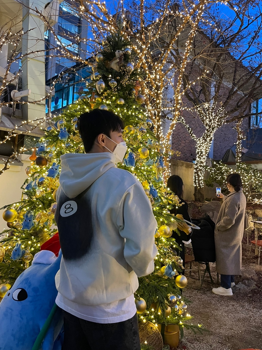 Stussy 8 Ball Fade Hoodie Putty 착용 스타일 - 3
