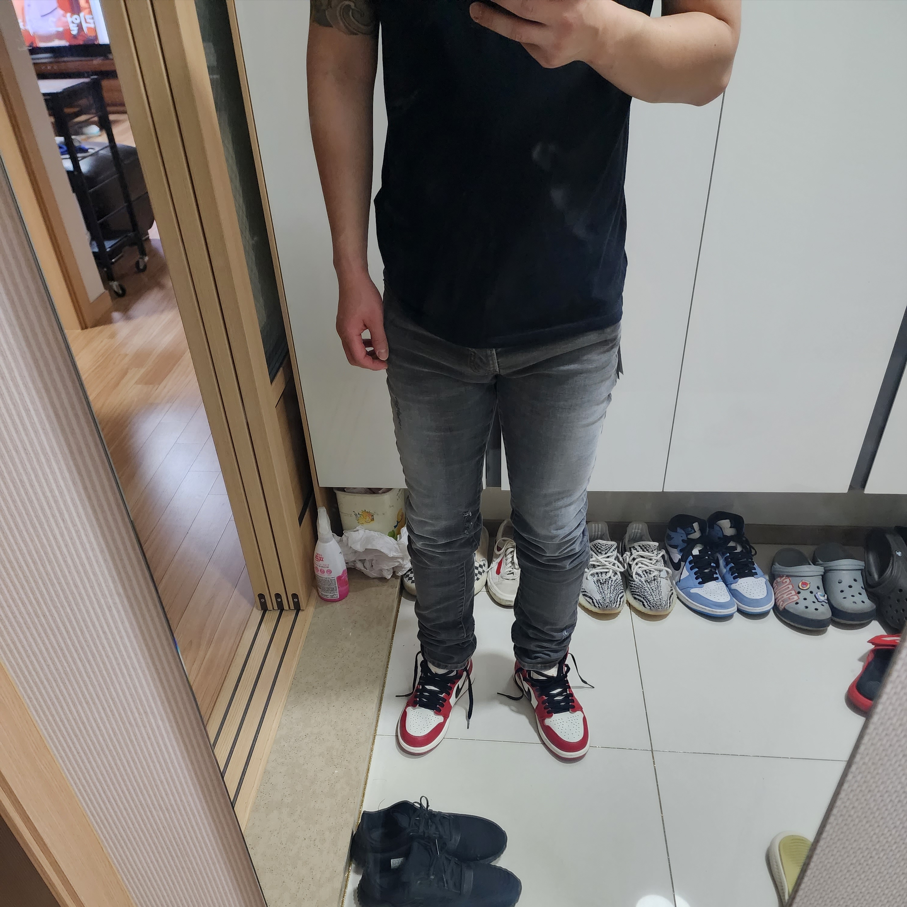 Undermycar Legion.03 Slim Fit Blue Stitch Washed Jeans Washed Gray 착용 스타일 - 1