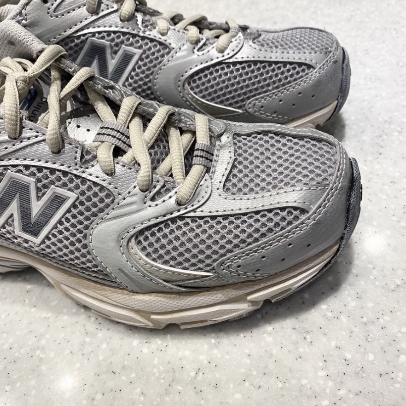 New Balance 530 Vintage Metallic Silver 착용 스타일