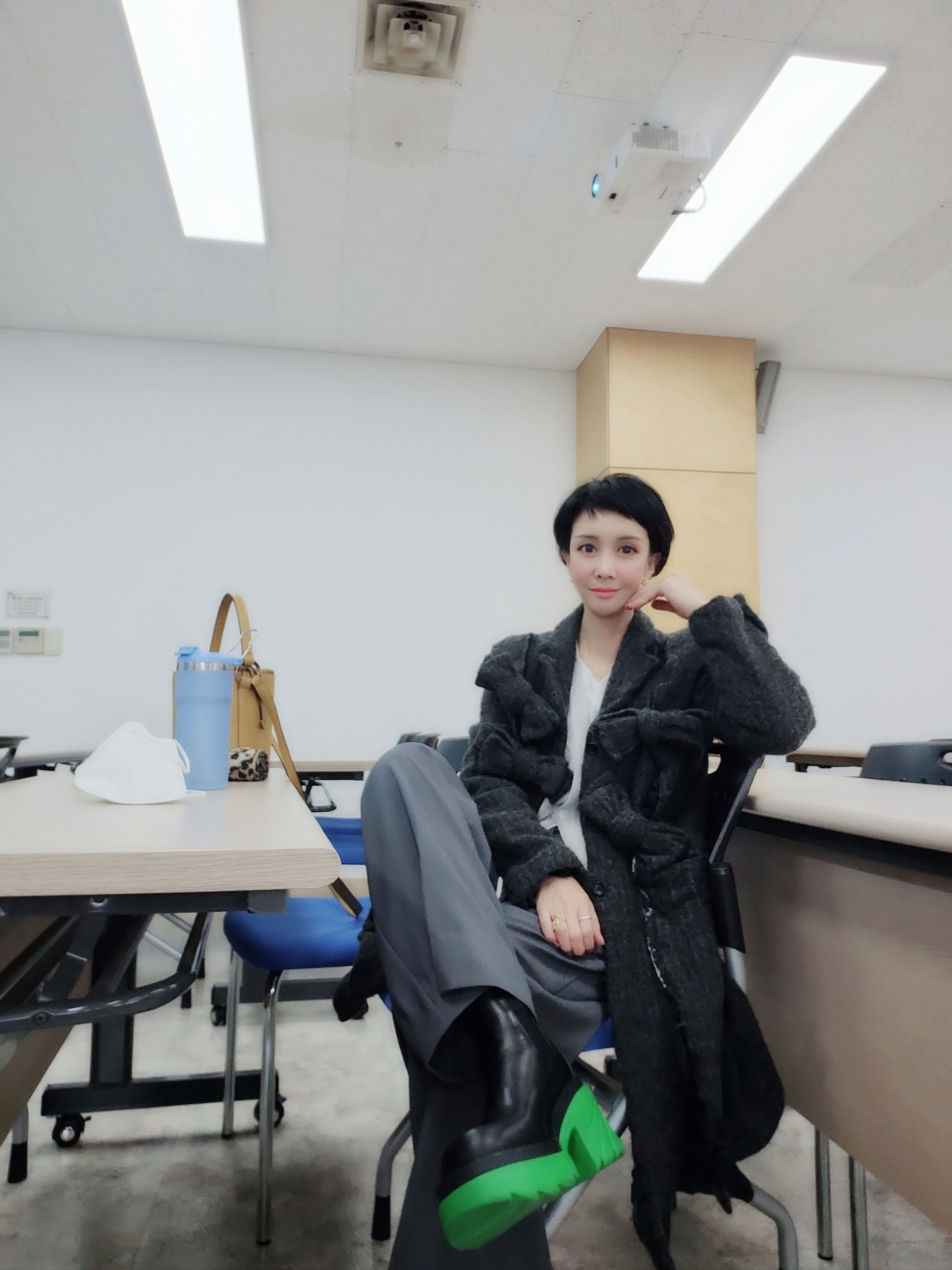 (W) Bottega Veneta Flash Chelsea Boots Black Grass 착용 스타일