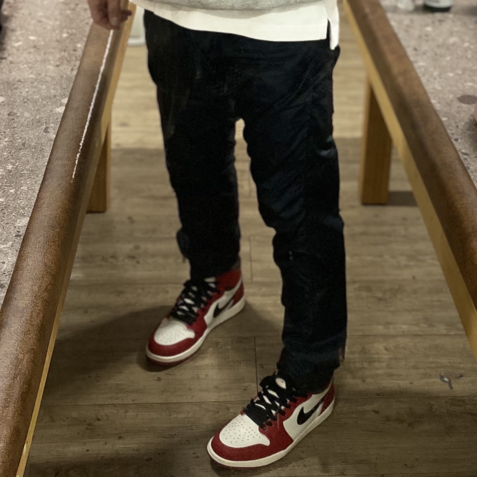 Jordan 1 Retro High OG Chicago 2022, Nike x Fear of God NRG Tear Away Pants Black 착용 스타일 - 3