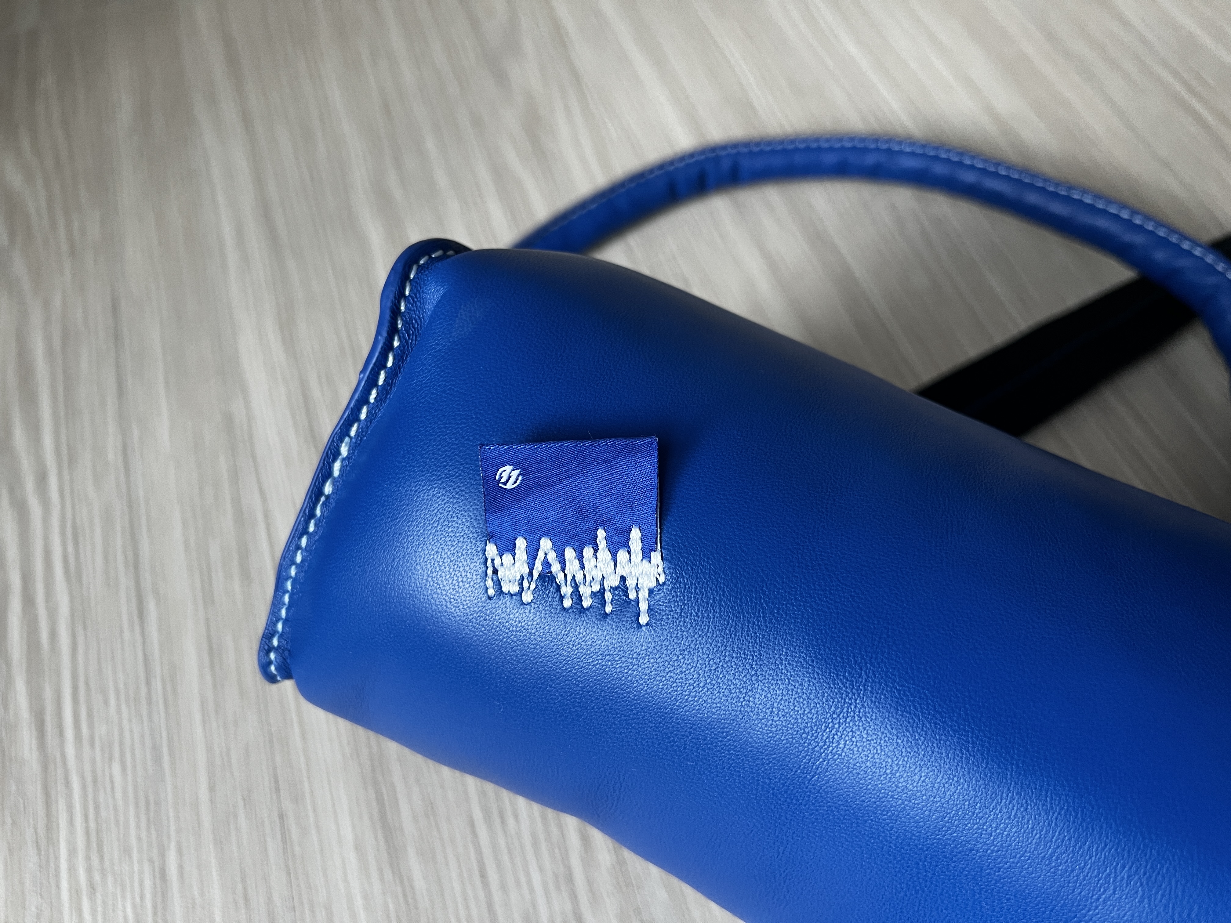 Ader Error x Zara Leather Shoulder Bag Blue 착용 스타일 - 2