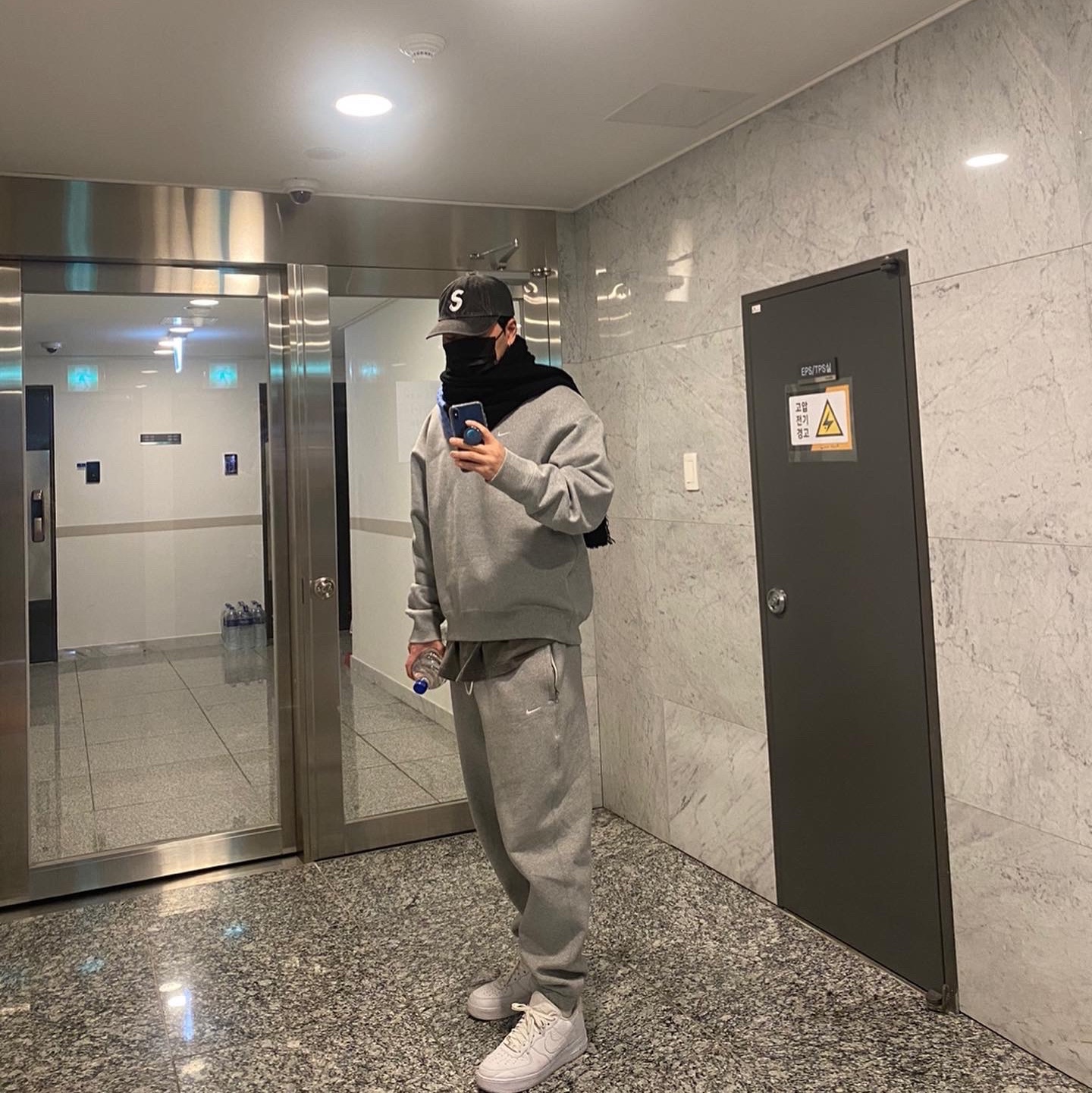 Nike NRG Solo Swoosh Fleece Pants Dark Grey Heather - Asia, Nike NRG Solo Swoosh Crew Fleece Dark Grey Heather - US/EU 착용 스타일