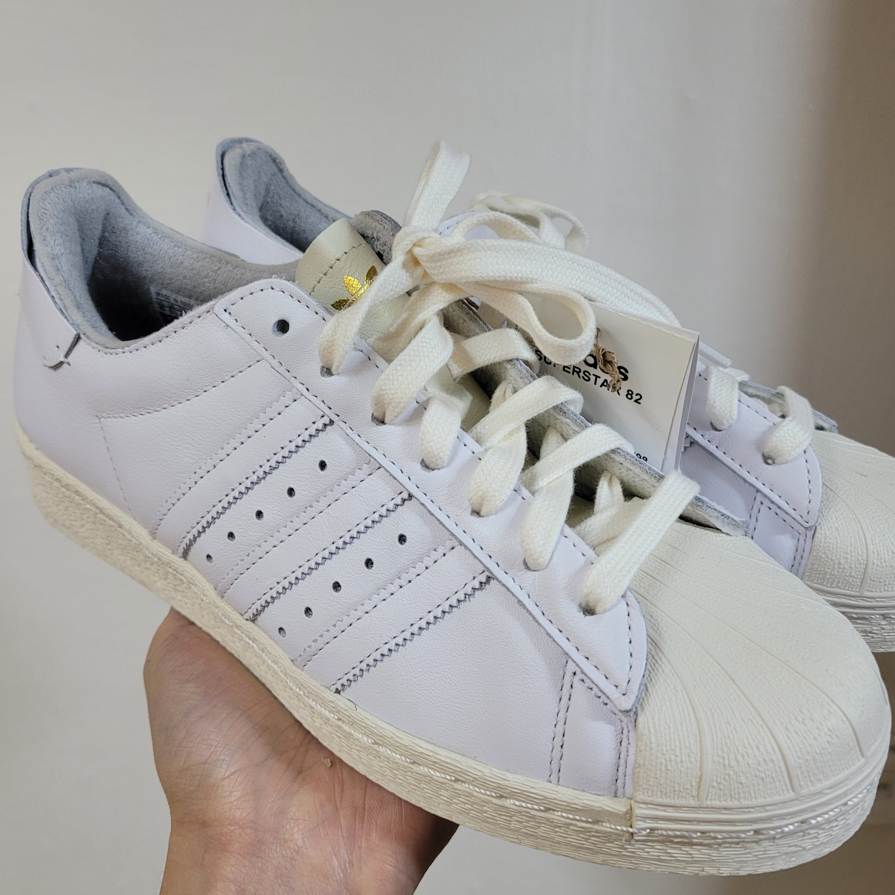 Adidas Superstar 82 Cloud White Off White 착용 스타일 - 1