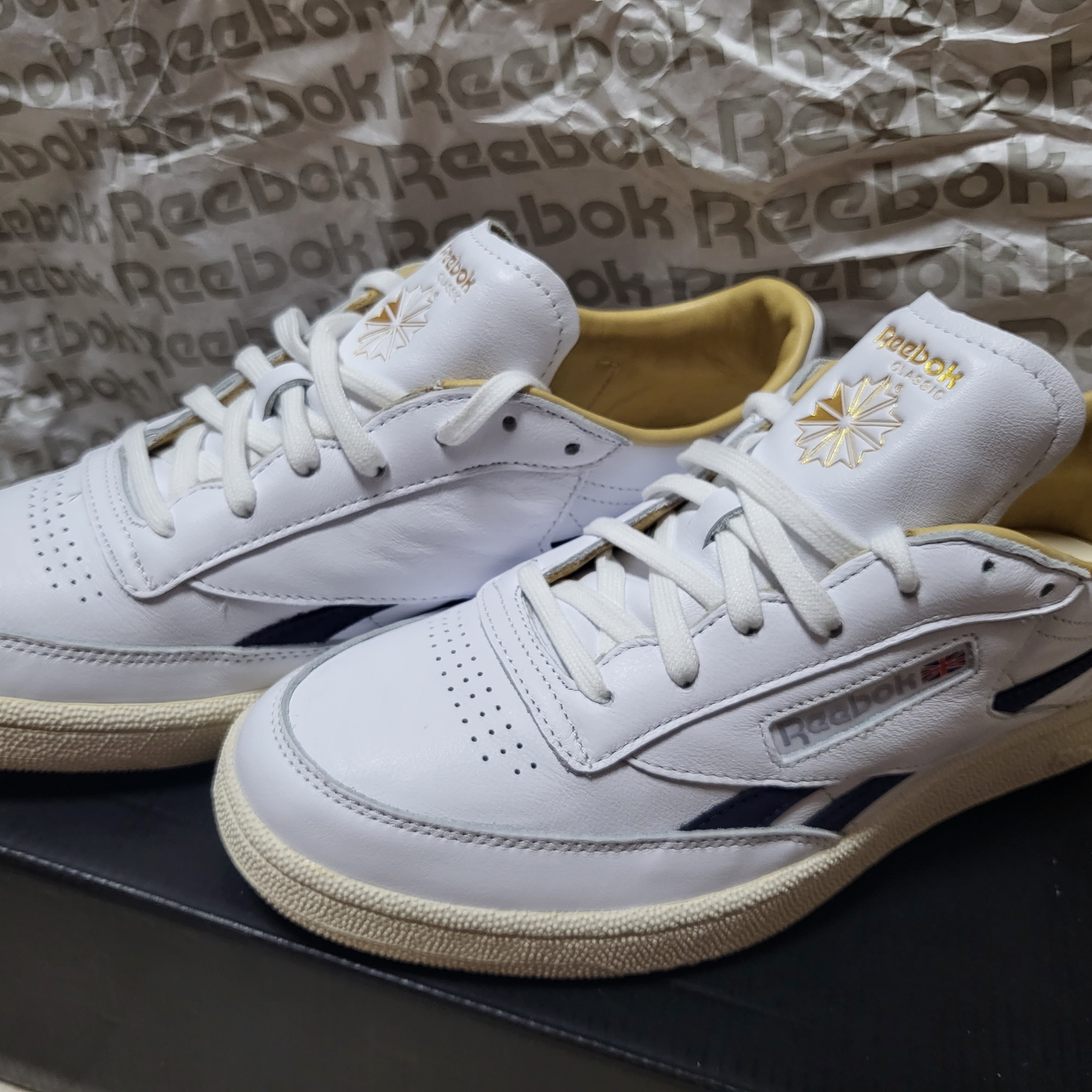 Reebok Club C Revenge Mu White Purple Delirium 착용 스타일 - 2