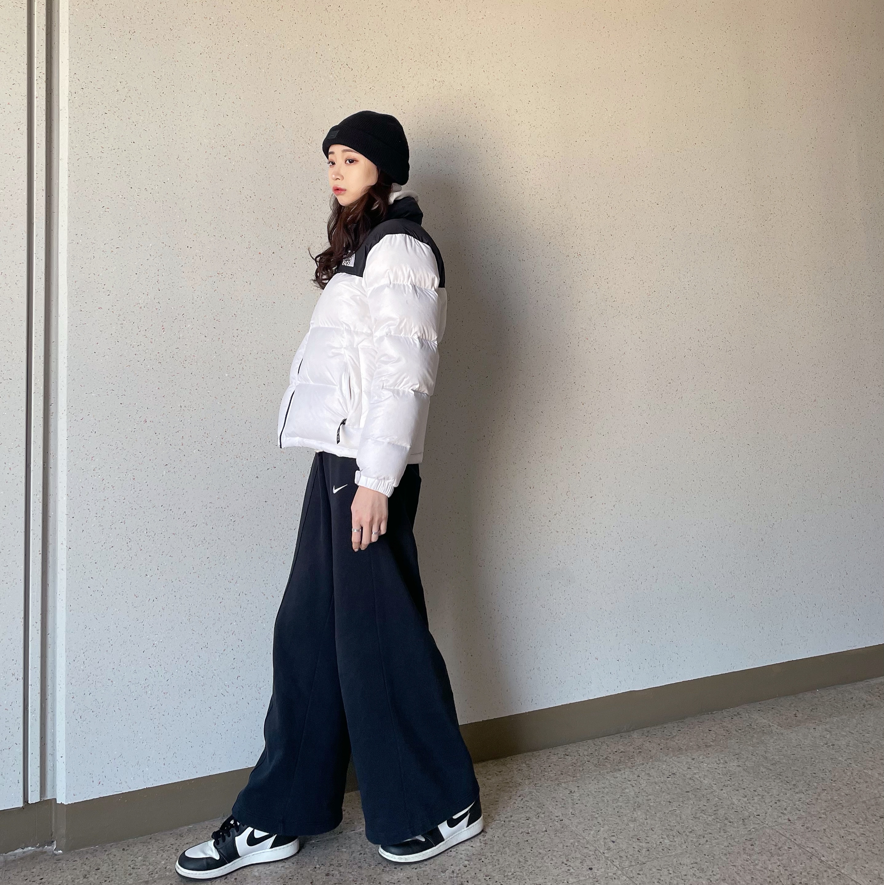 Acne Studios Ribbed Beanie Hat Black, The North Face 1996 Eco Nuptse Jacket White 착용 스타일 - 2