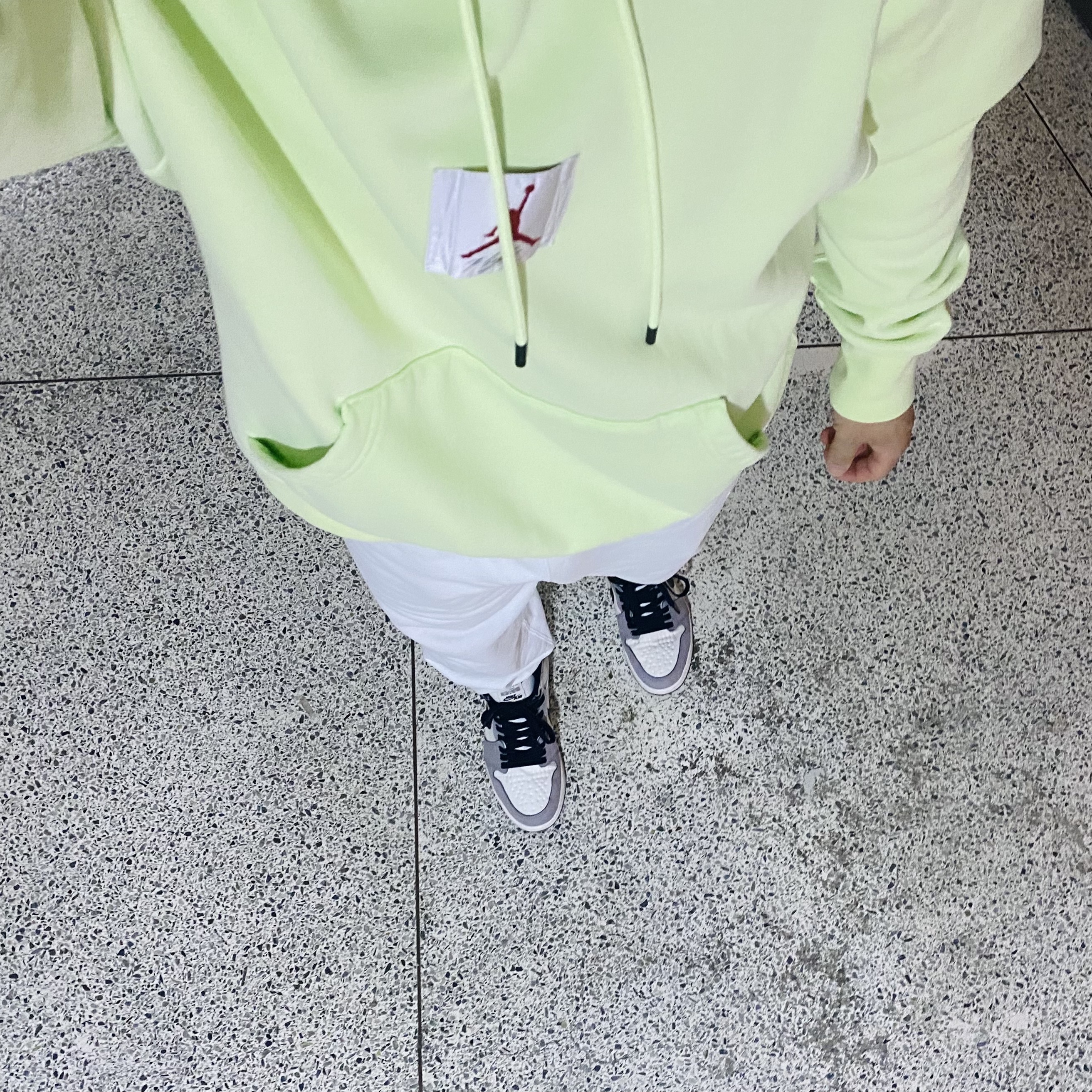 Nike NRG Solo Swoosh Fleece Pants Summit White - US/EU, Jordan 1 Element Gore-Tex Sail 착용 스타일