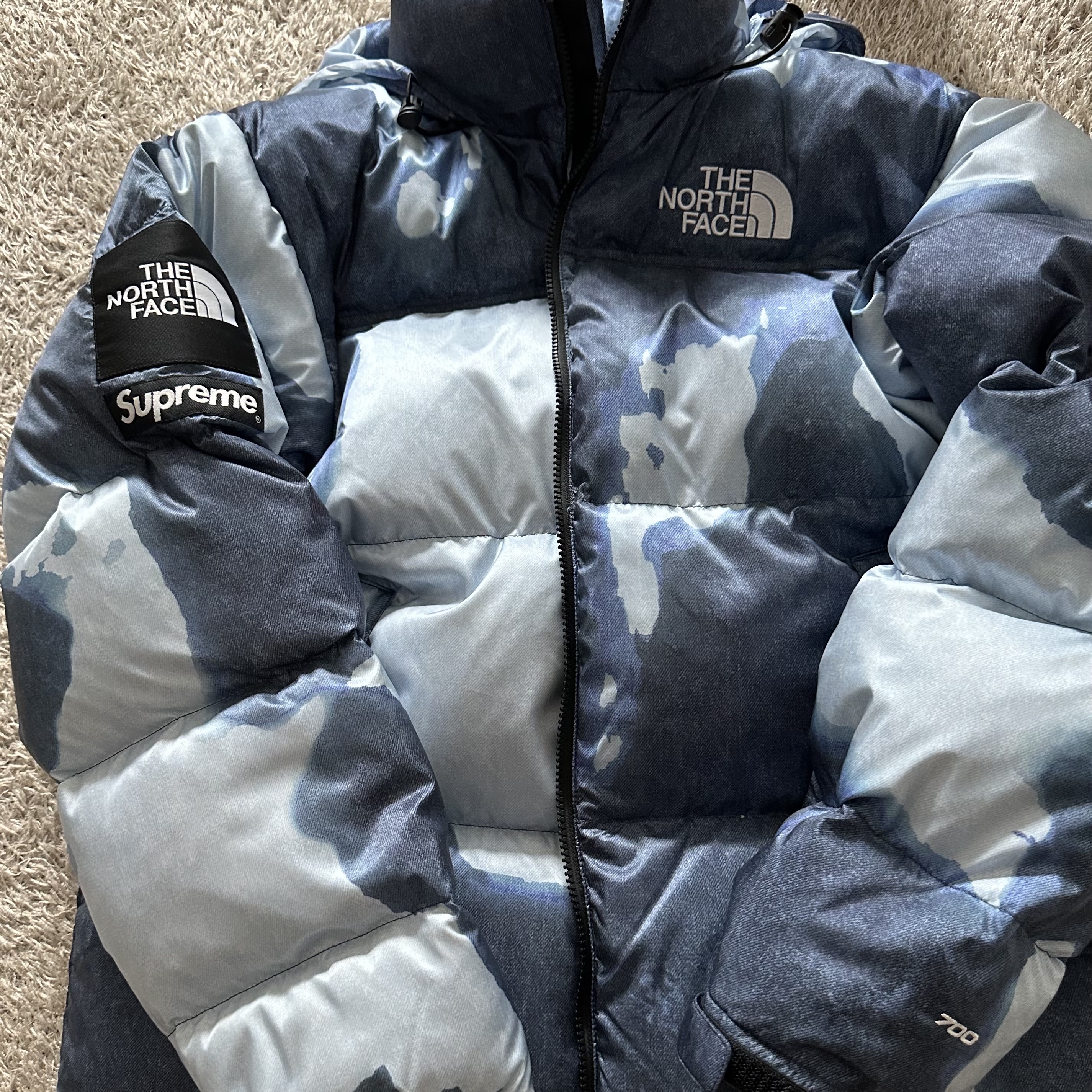 Supreme x The North Face Bleached Denim Print Nuptse Jacket Indigo - 21FW 착용 스타일
