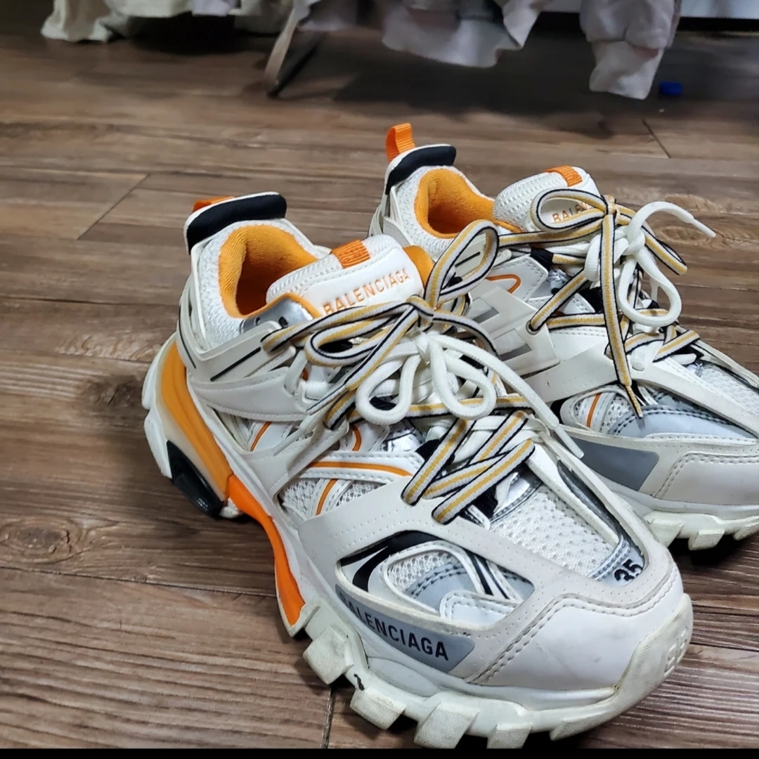 Balenciaga Track Sneakers White Orange 2019 착용 스타일 - 3