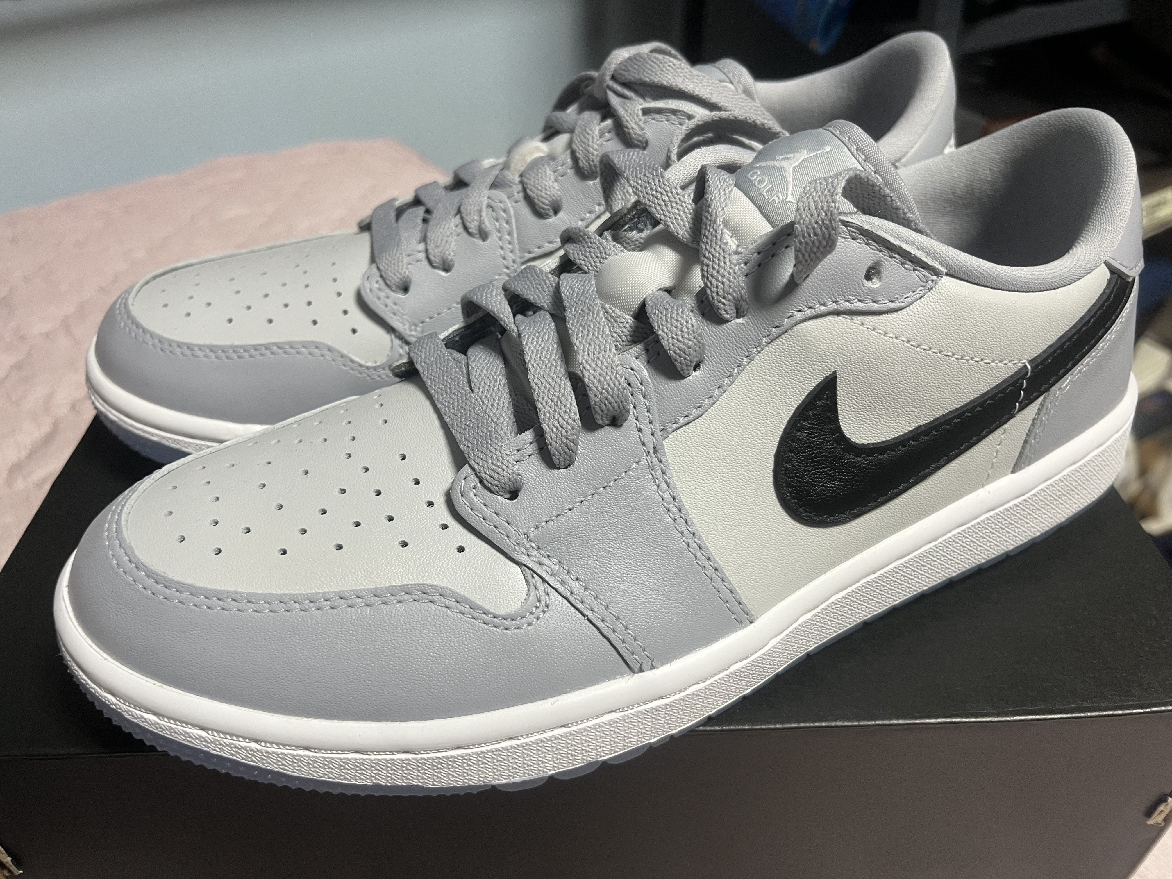Jordan 1 Low Golf Wolf Grey 착용 스타일 - 1