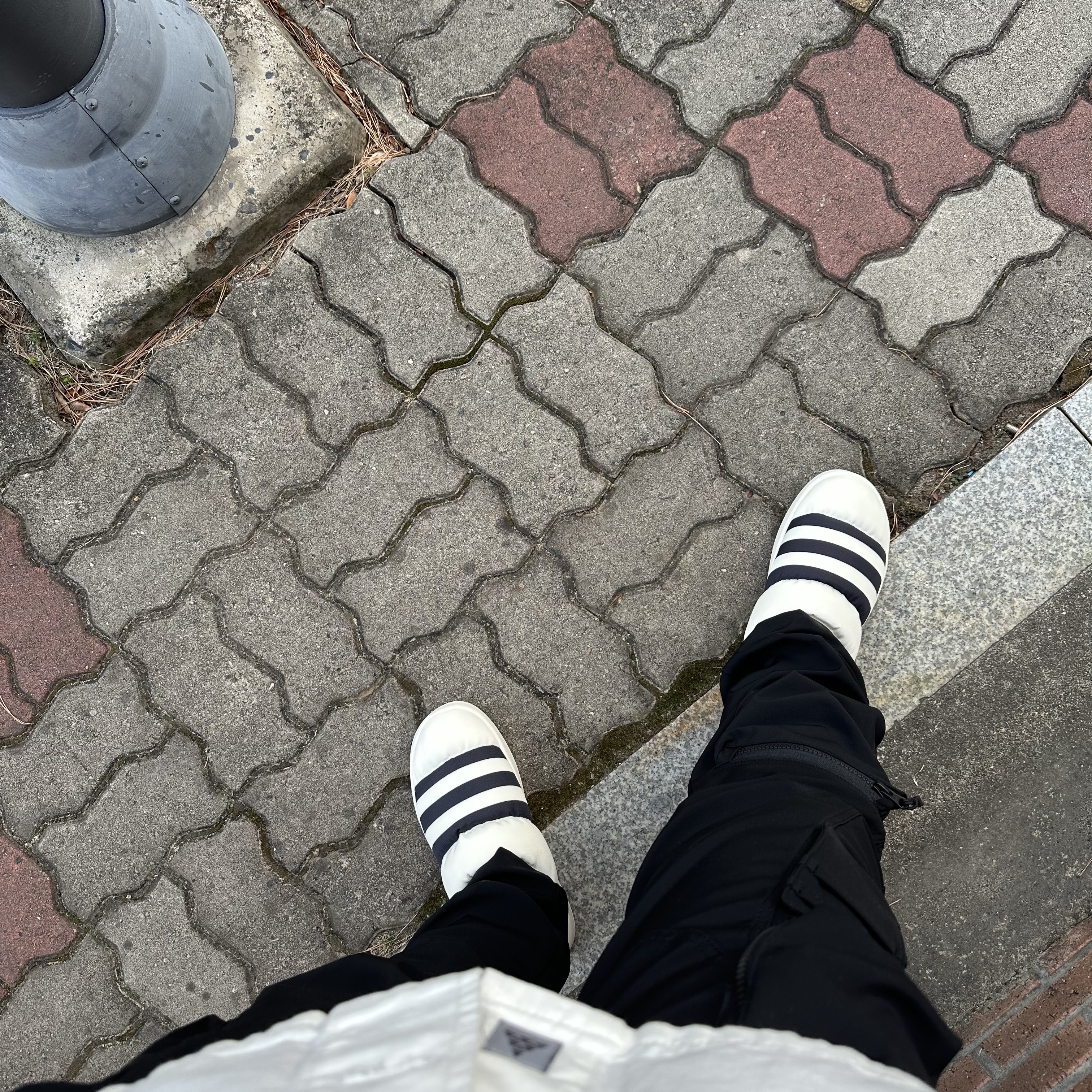 Adidas Puffylette Off White, Undermycar Bucky Multi Pocket Dynamic Pants Rookie Black - 22SS 착용 스타일