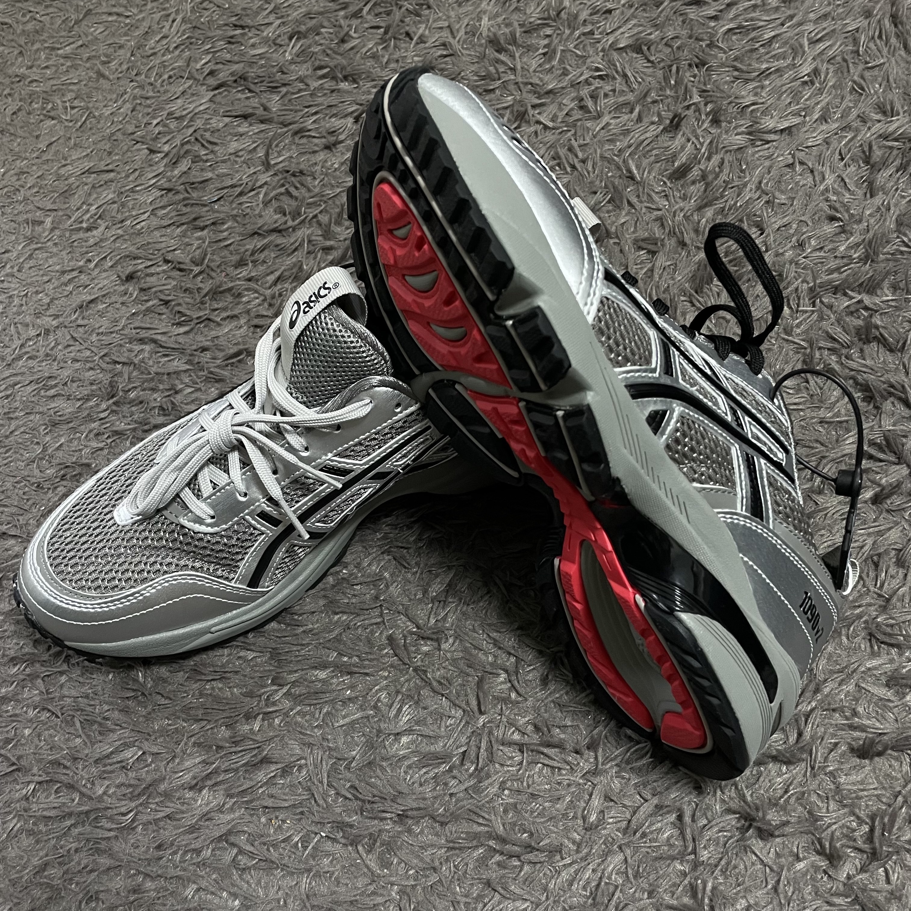 Asics x Freja Wewer Gel-1090 V2 Clay Grey Pure Silver 착용 스타일 - 2