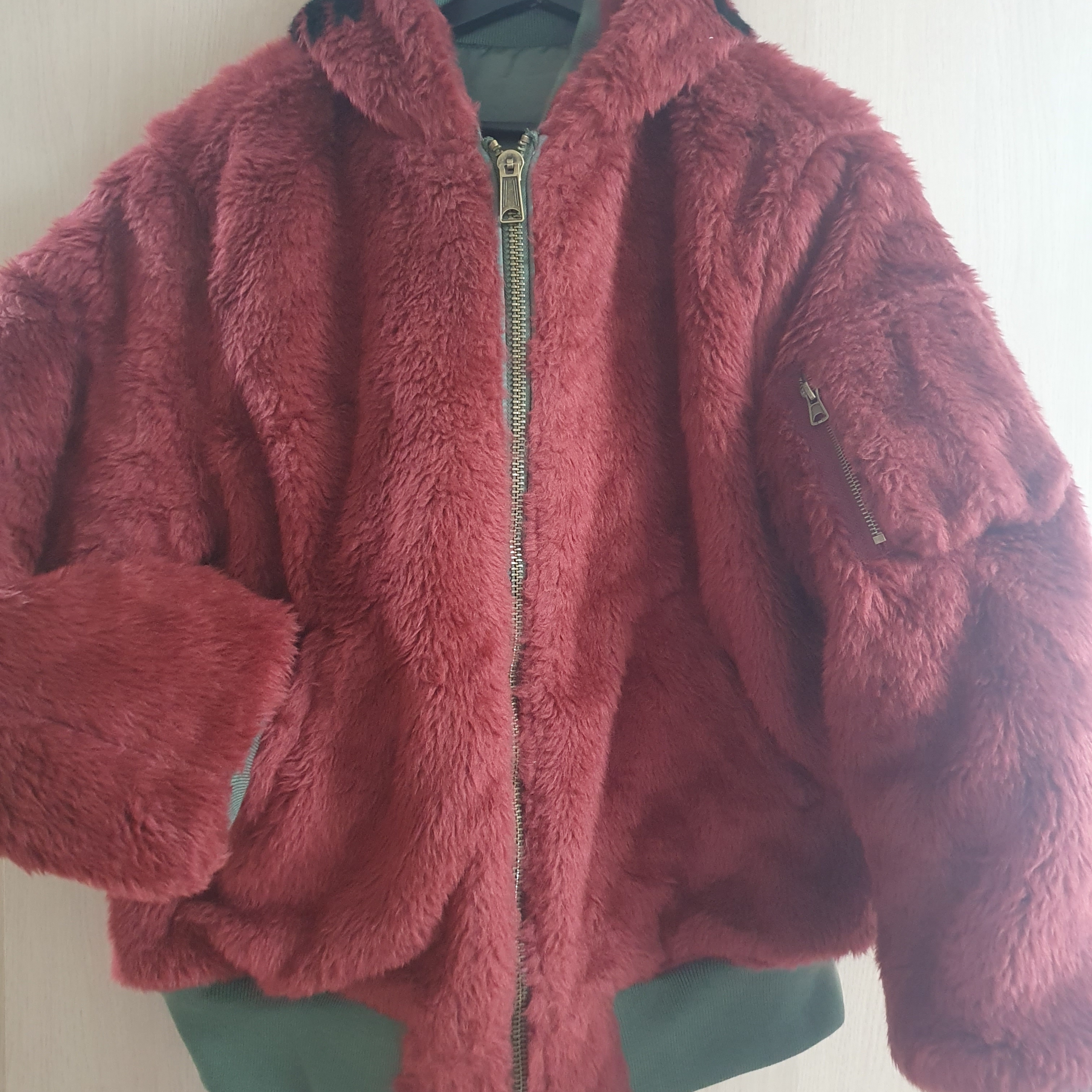 Supreme Faux Fur Reversible MA-1 Olive - 22FW 착용 스타일 - 2