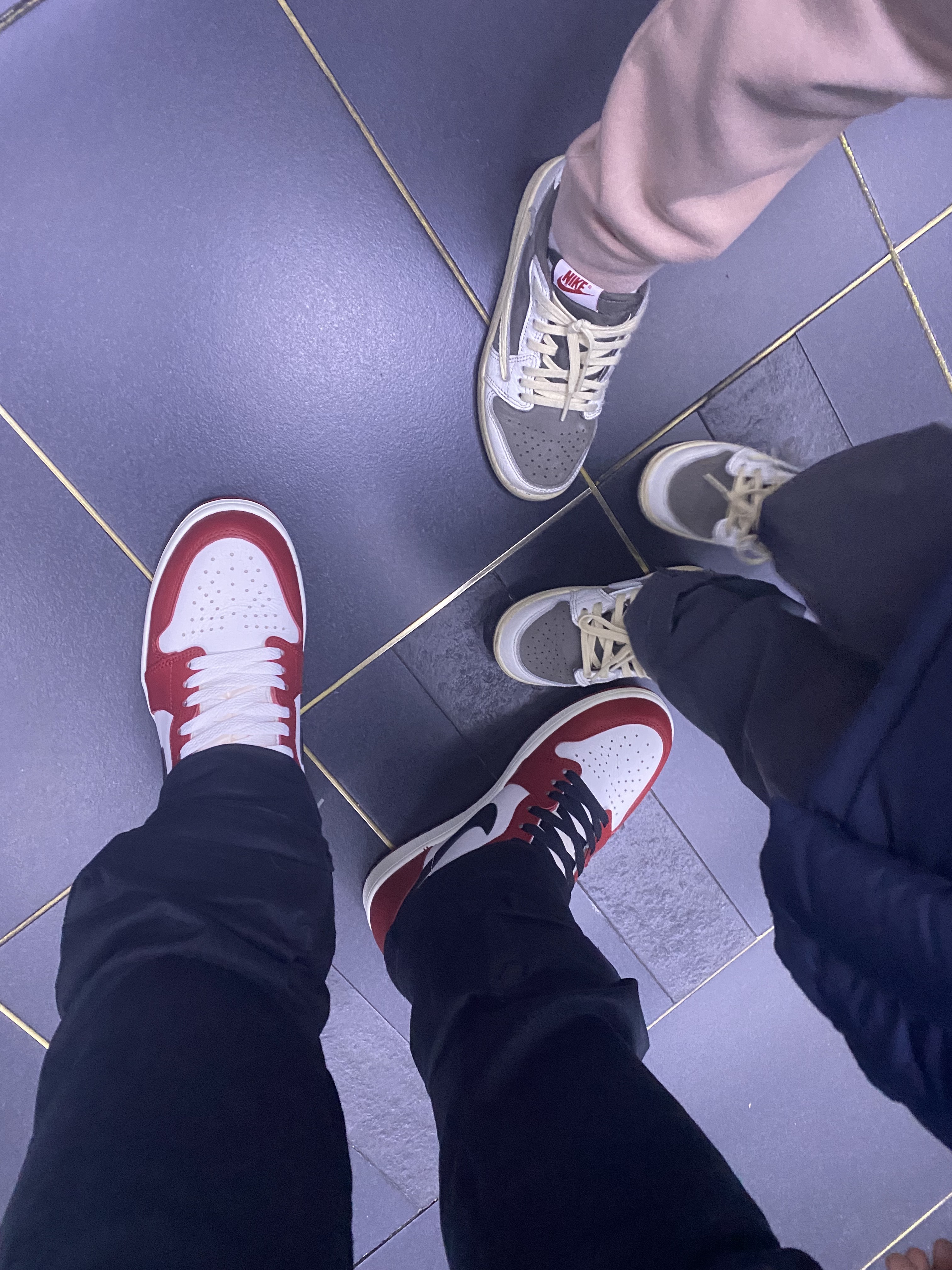 Jordan 1 Retro High OG Chicago 2022, (TD) Jordan 1 x Travis Scott Retro Low OG SP Sail and Ridgerock 착용 스타일