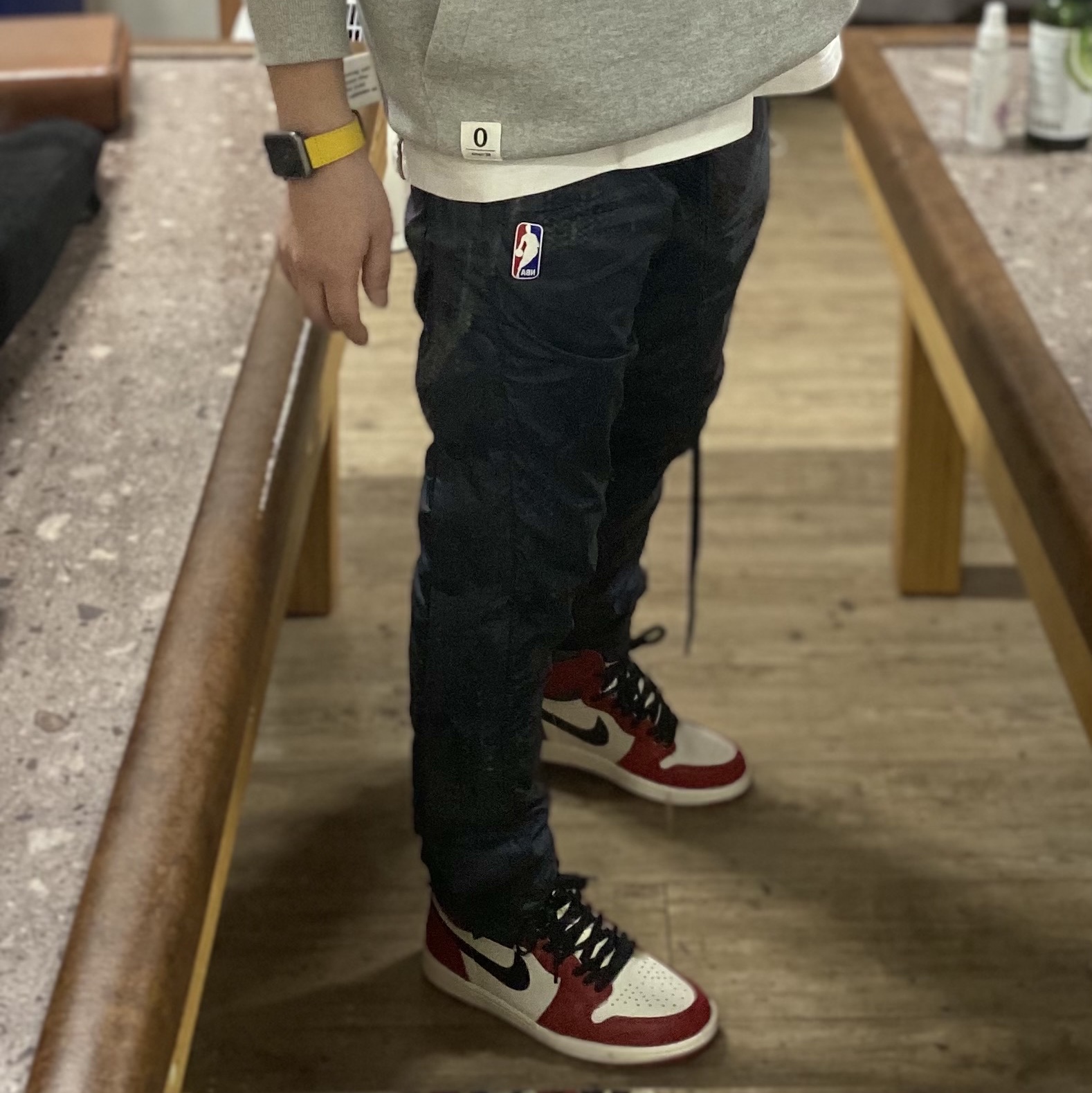 Jordan 1 Retro High OG Chicago 2022, Nike x Fear of God NRG Tear Away Pants Black 착용 스타일 - 2