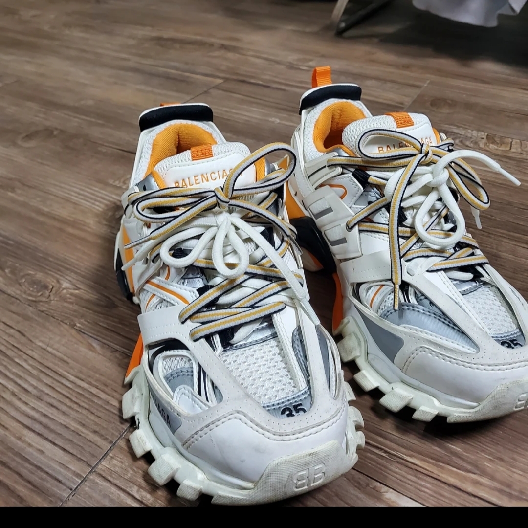 Balenciaga Track Sneakers White Orange 2019 착용 스타일 - 4