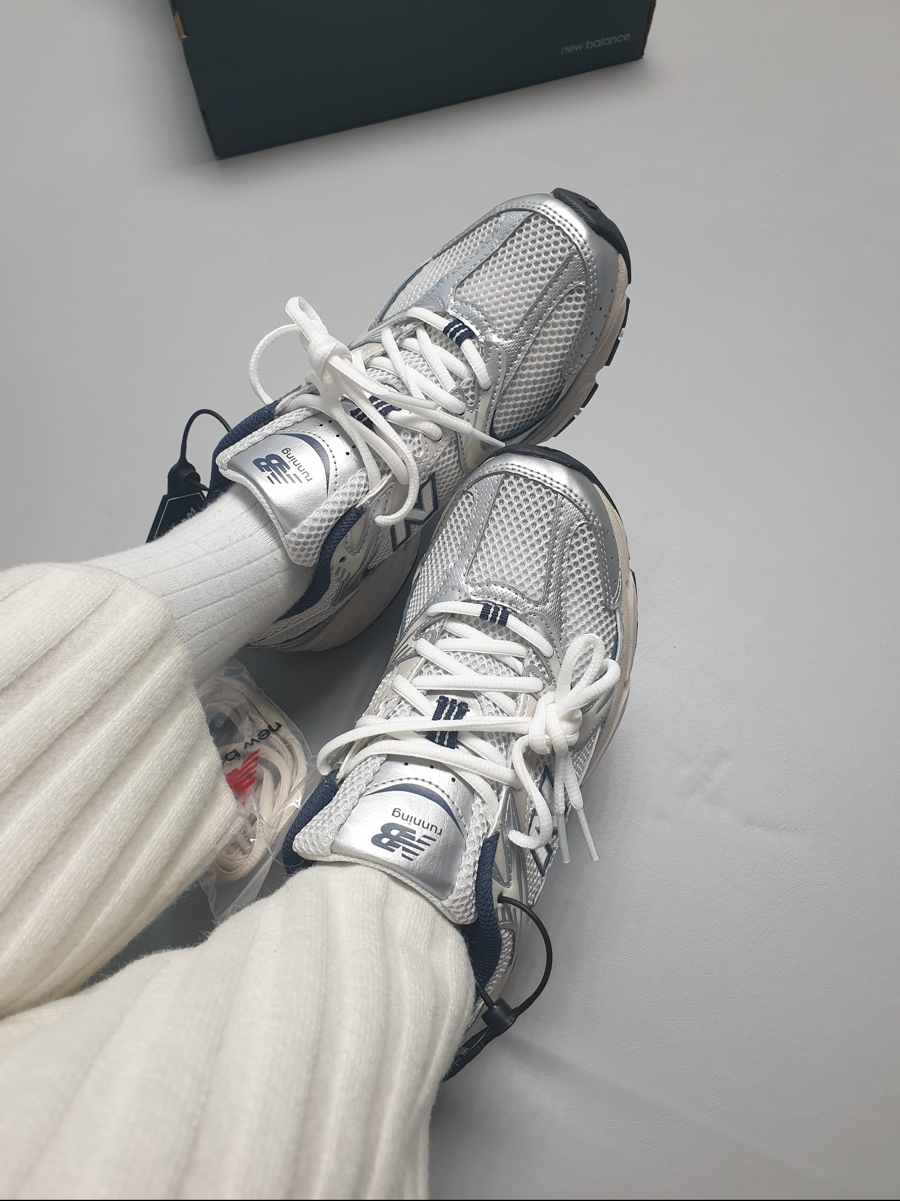 New Balance 530 Steel Grey 착용 스타일