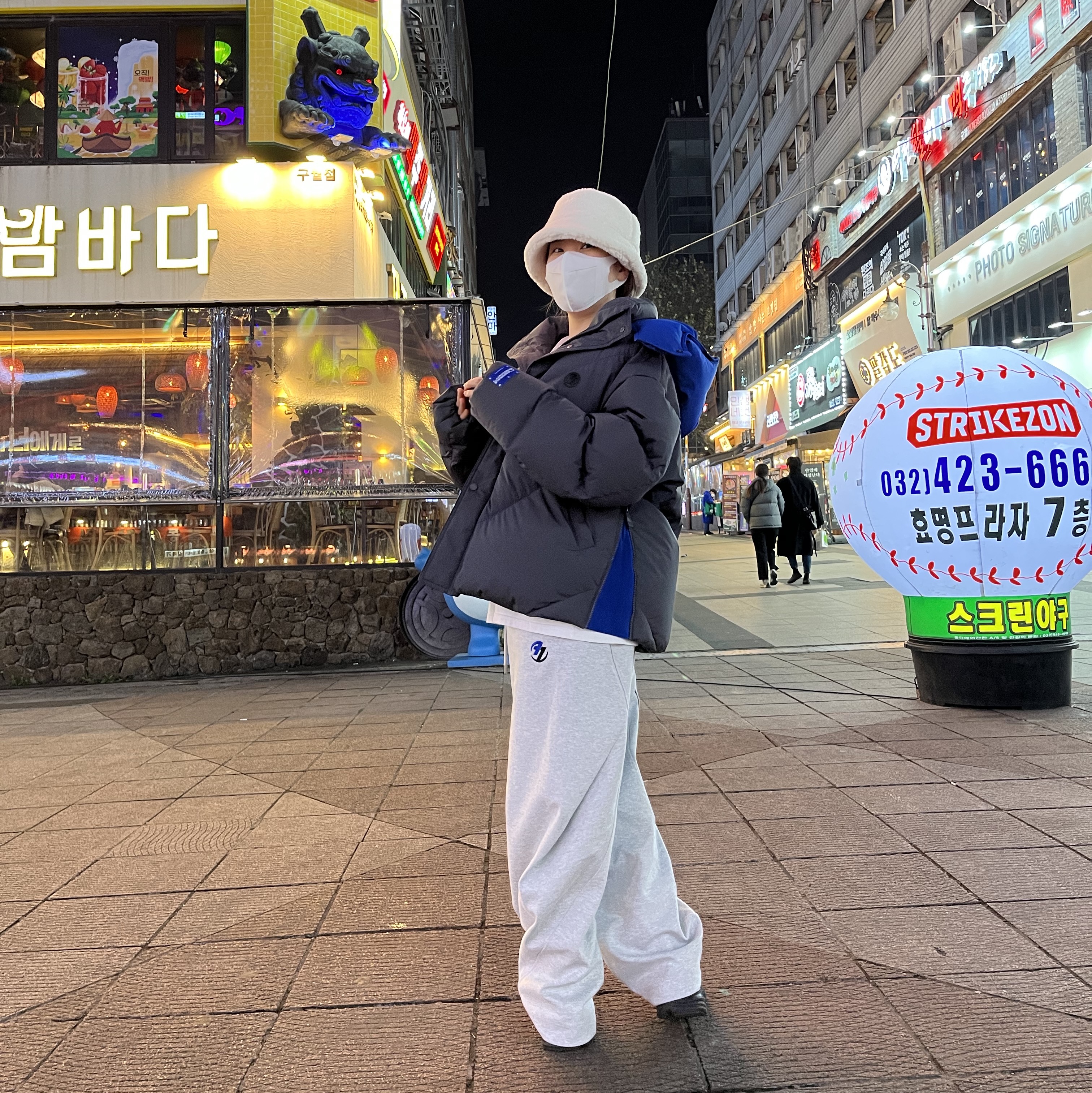 Zara x Ader Error Oversize Puffer Jacket Grey, Zara x Ader Error Jogger Pants Grey 착용 스타일 - 2