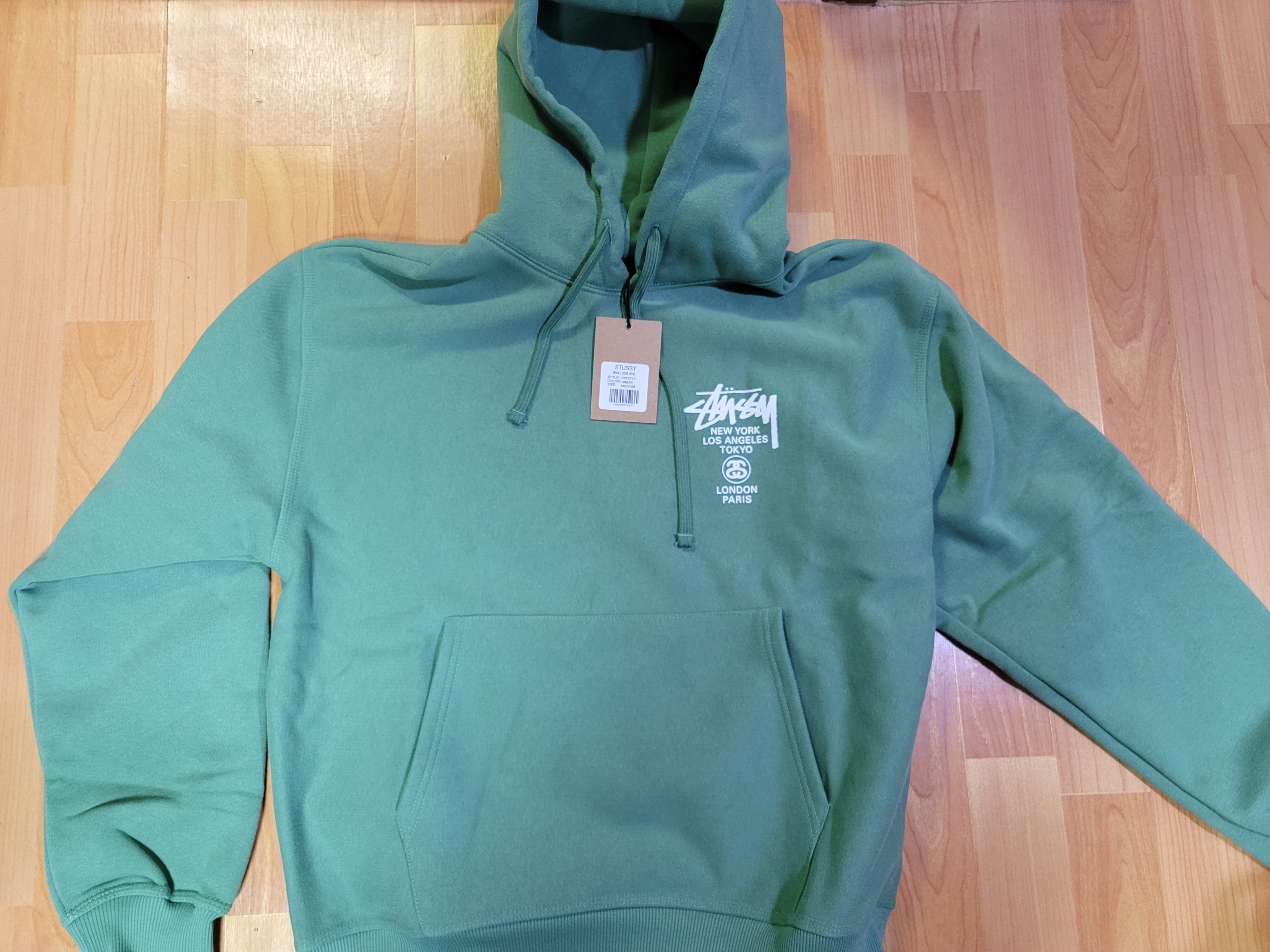 Stussy World Tour Hoodie Green 2022 착용 스타일 - 2