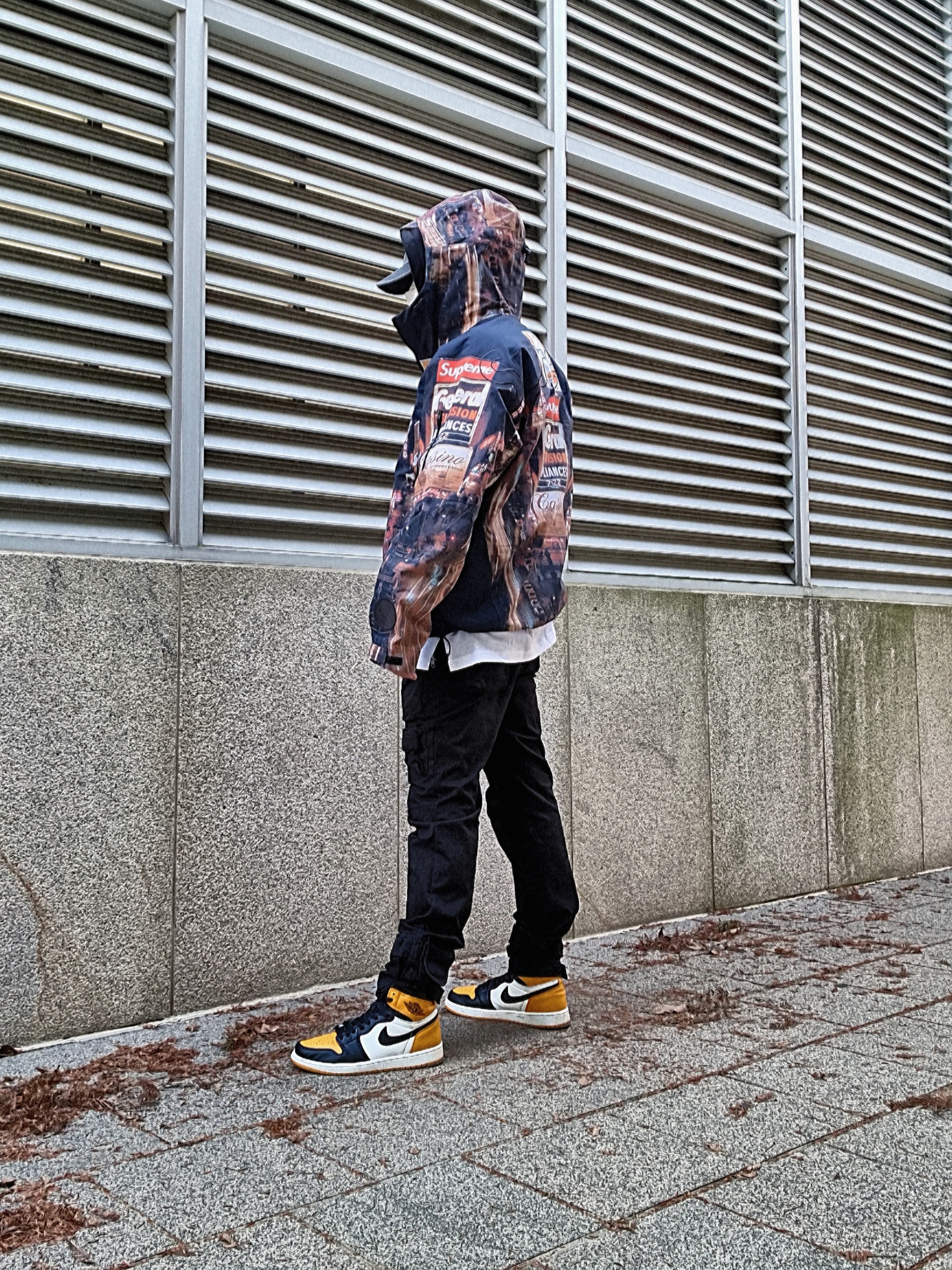 Supreme Pigment Print S Logo 6-Panel Black - 20SS, Supreme x The North Face Taped Seam Shell Jacket Times Square - 22FW 착용 스타일 - 3