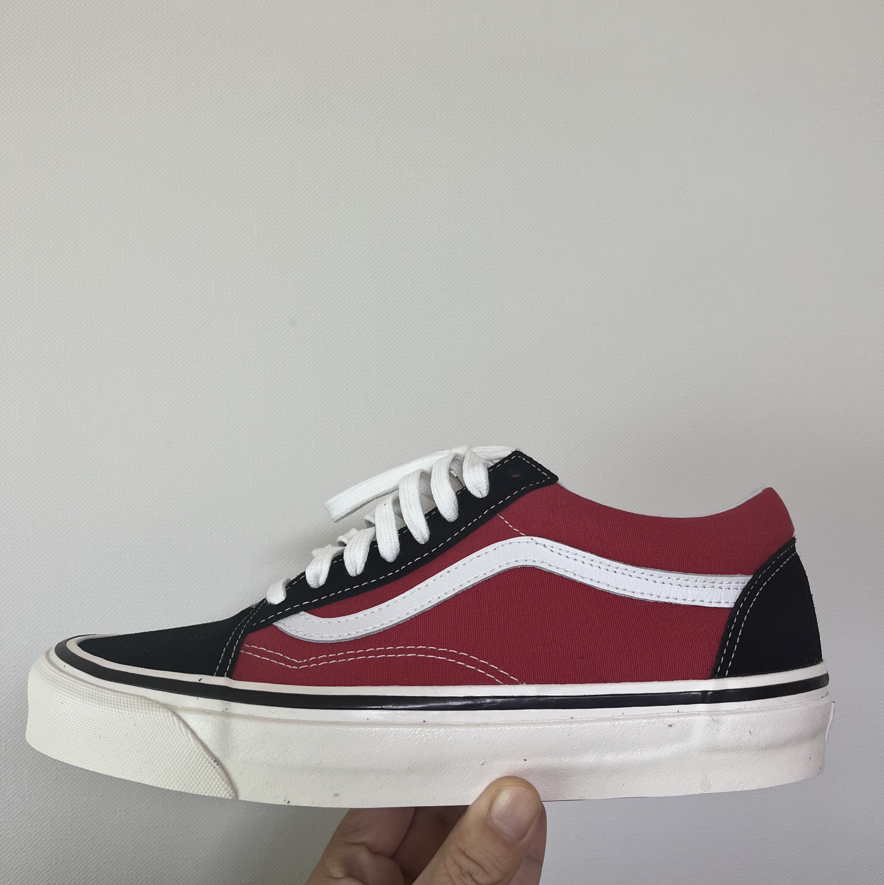 Vans Old Skool 36 DX Anaheim Factory Red Black 착용 스타일 - 1