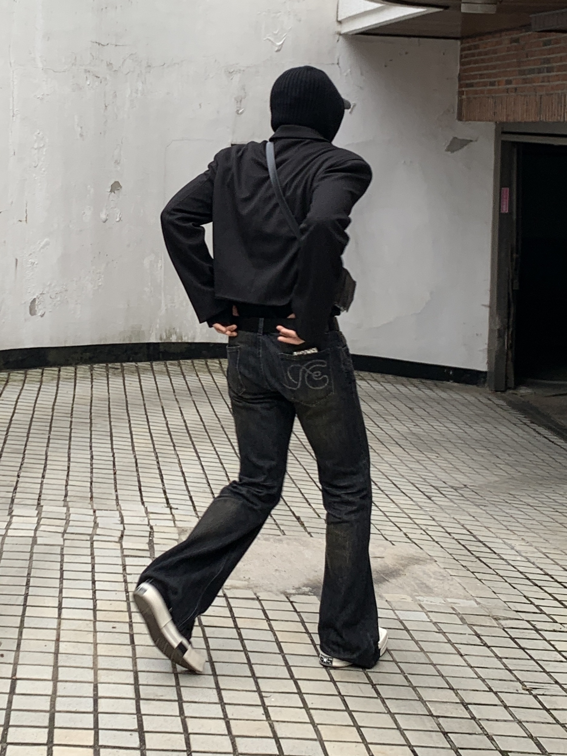 Balenciaga Gaffer Cap Black, Bottega Veneta Mini Leather Belt Cassette Inkwell 착용 스타일 - 4