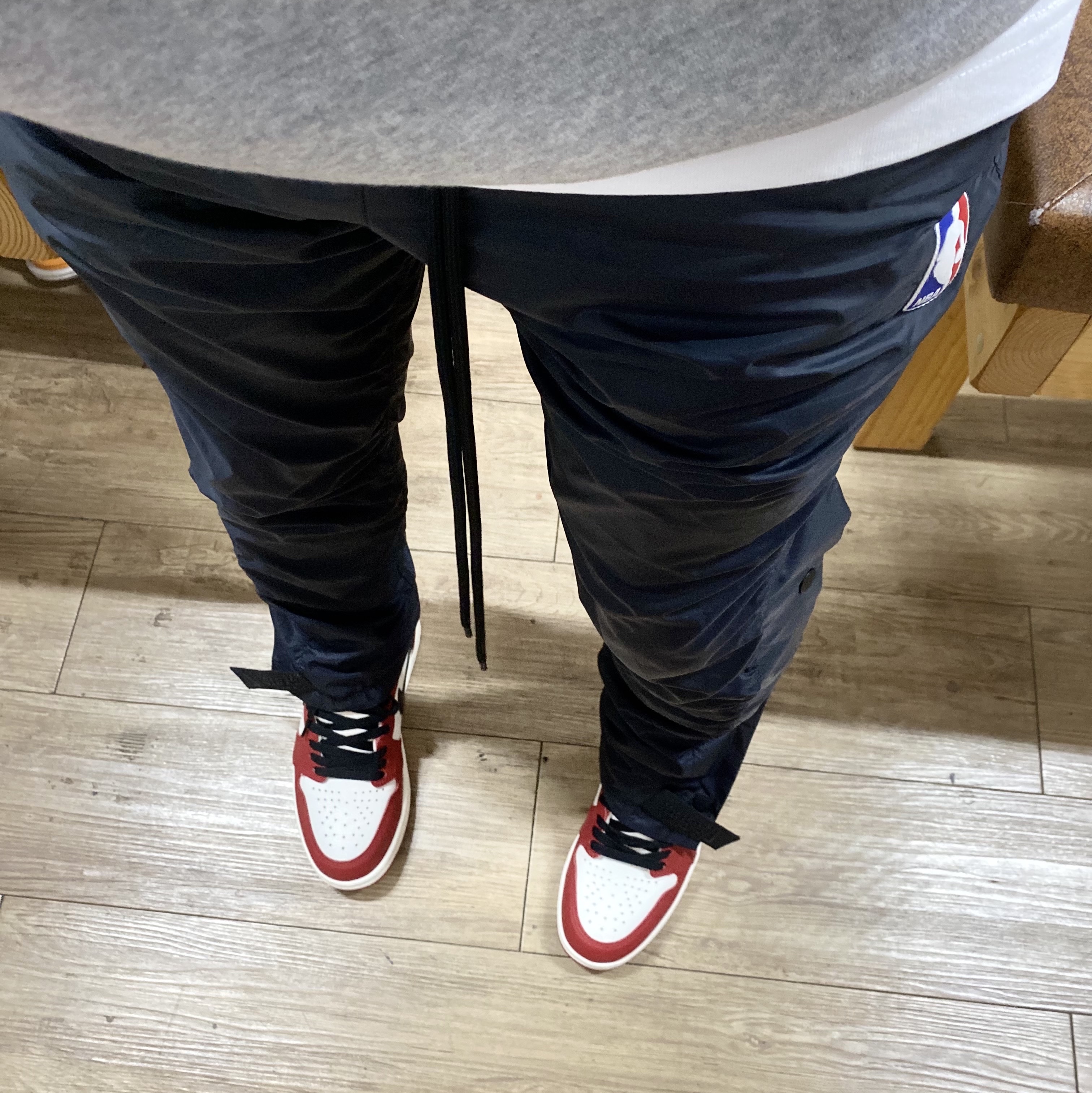 Jordan 1 Retro High OG Chicago 2022, Nike x Fear of God NRG Tear Away Pants Black 착용 스타일 - 5