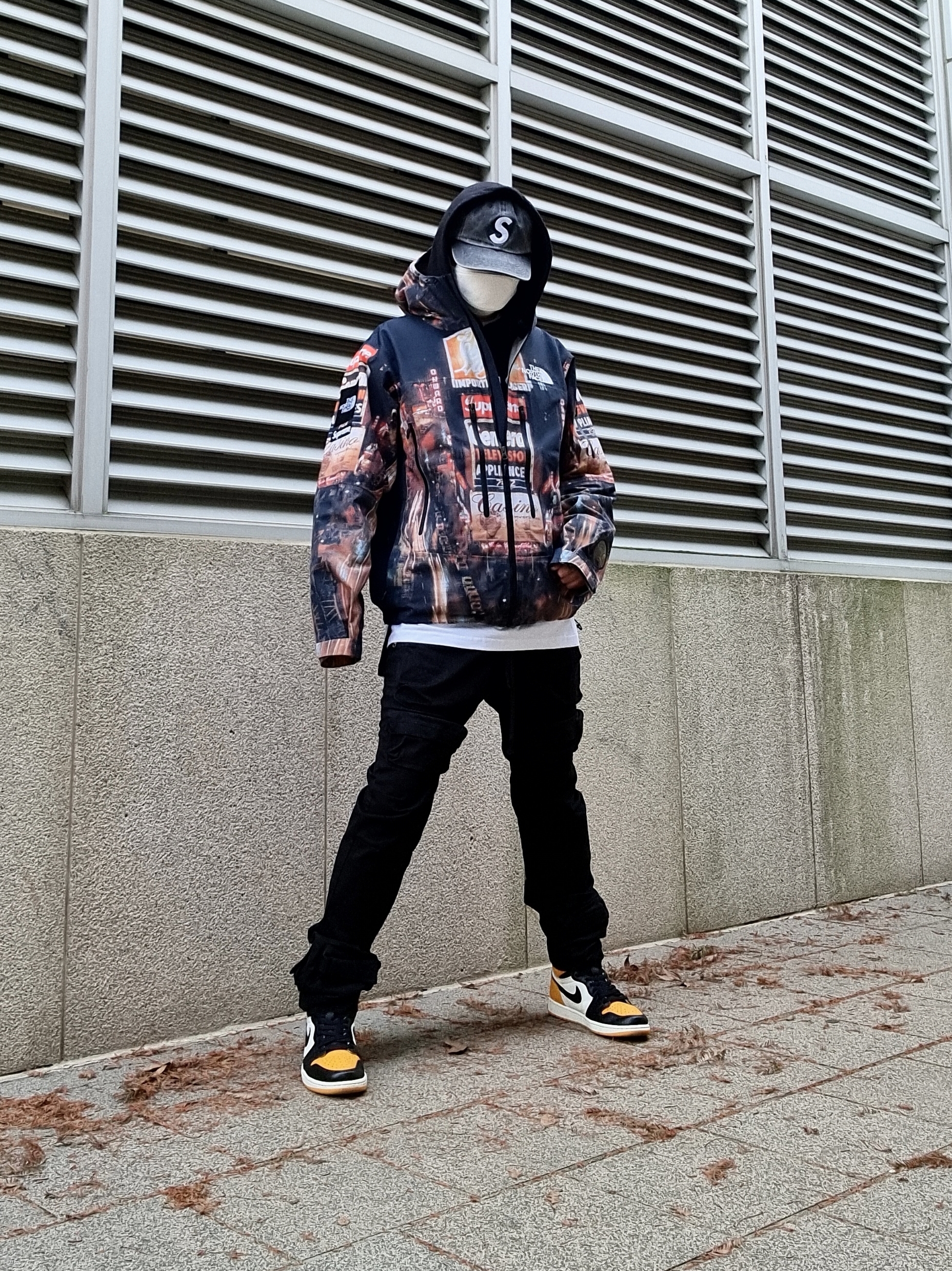 Supreme Pigment Print S Logo 6-Panel Black - 20SS, Supreme x The North Face Taped Seam Shell Jacket Times Square - 22FW 착용 스타일 - 2