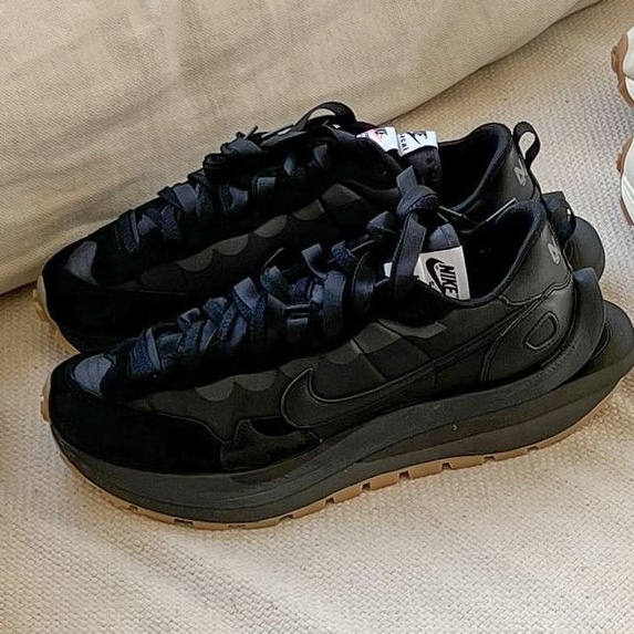 Nike x Sacai VaporWaffle Black and Gum 착용 스타일