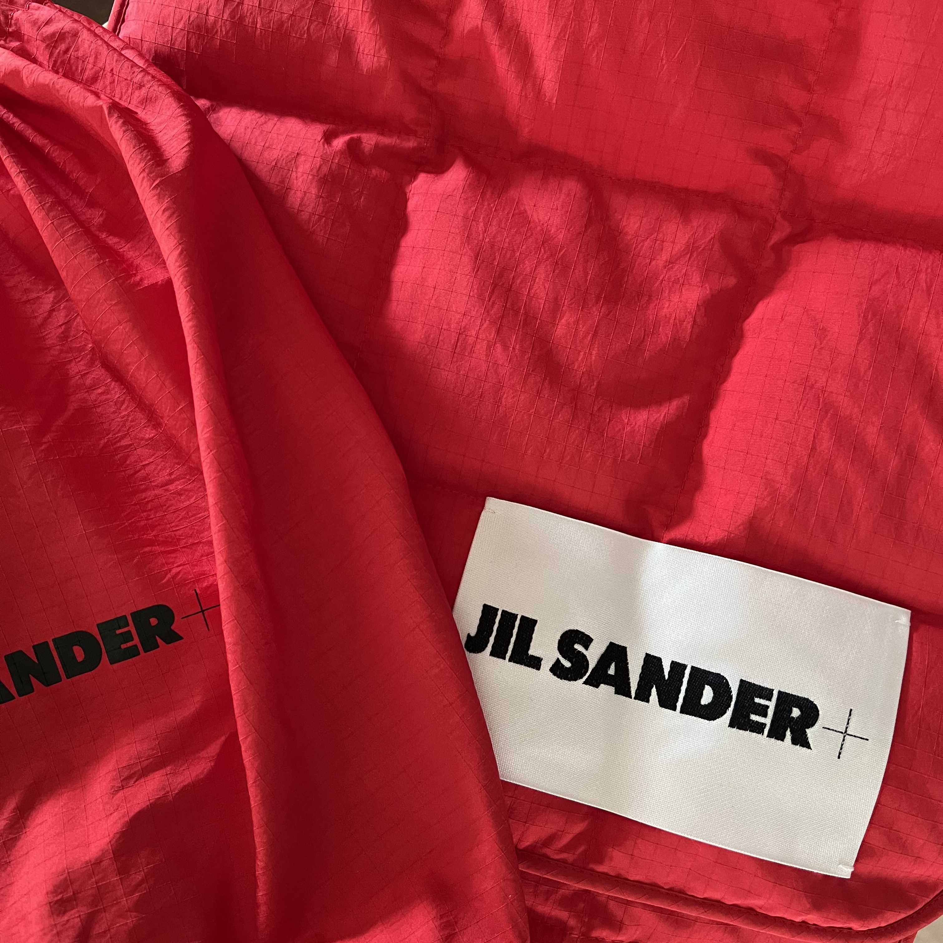 Jil Sander Quilted Down Muffler Beige 착용 스타일