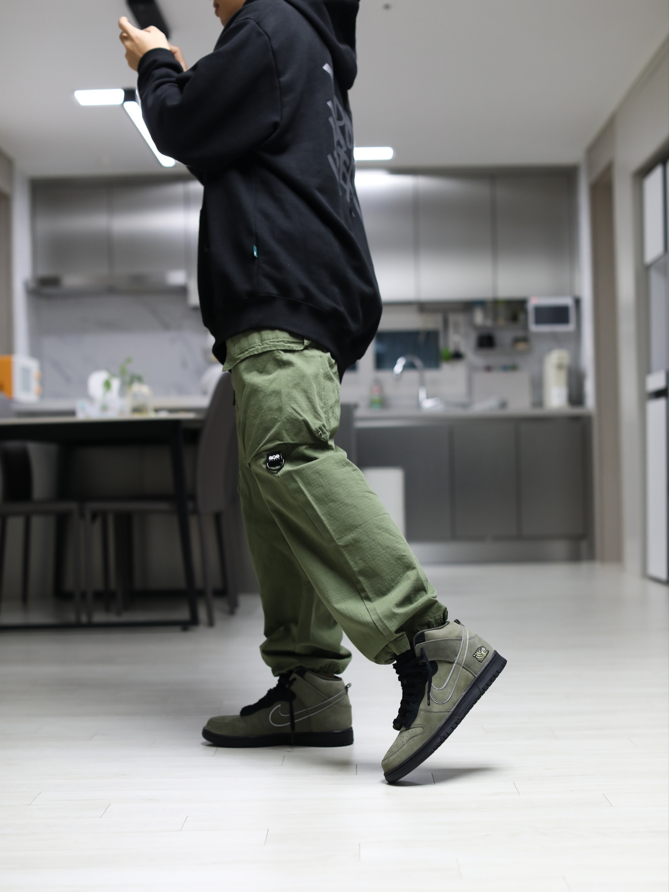 Nike x Soulgoods SB Dunk High '90s Medium Olive 착용 스타일