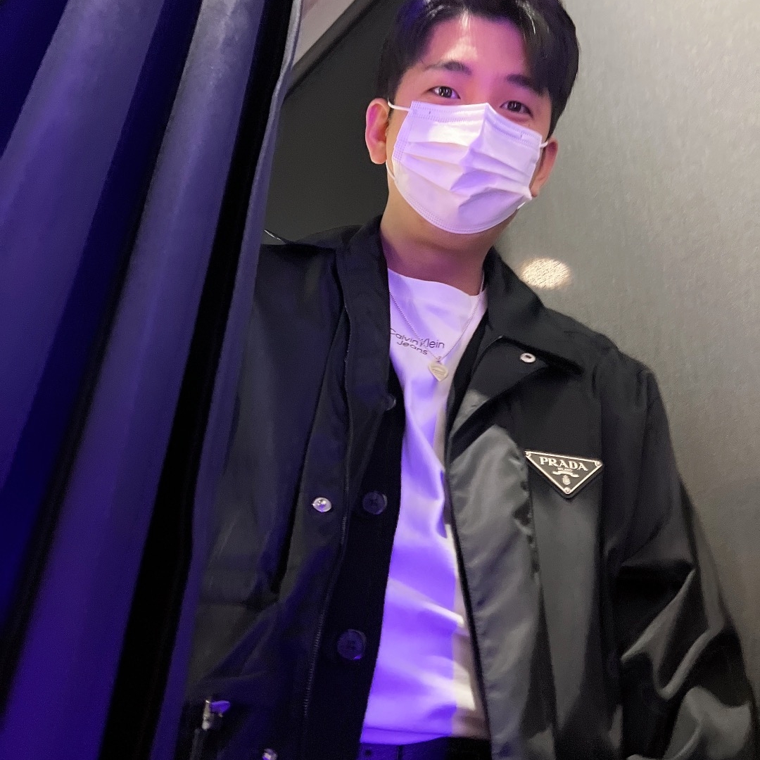 Prada Chocolate Brushed Leather Loafers Black, Supreme x Tiffany & Co. Return to Tiffany Heart Tag Pendant - 21FW 착용 스타일 - 3