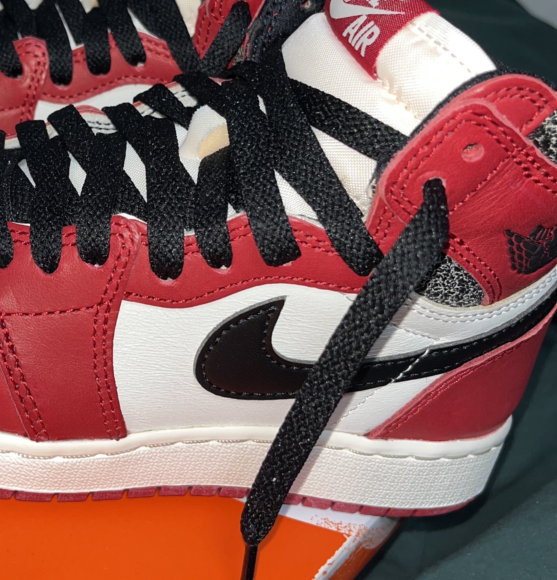 Jordan 1 Retro High OG Chicago 2022, (GS) Jordan 1 Retro High OG Chicago 2022 착용 스타일 - 2