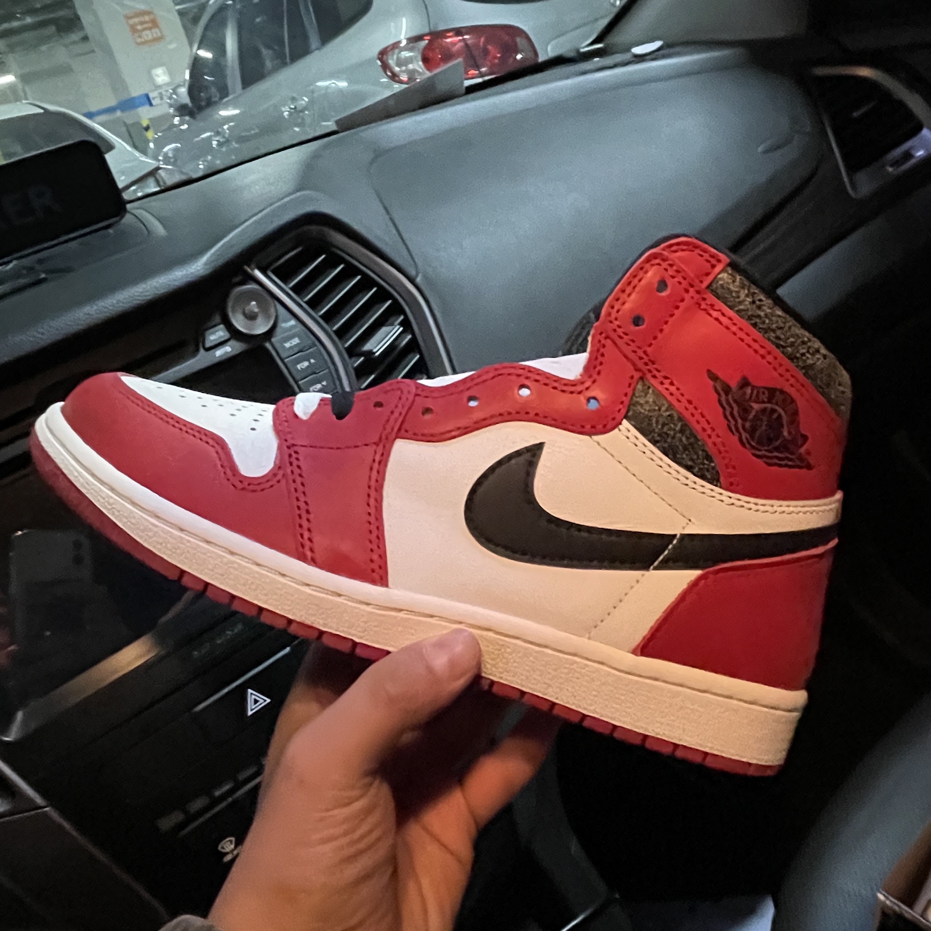 Jordan 1 Retro High OG Chicago 2022, IAB Studio Pigment Crewneck Black 착용 스타일 - 4