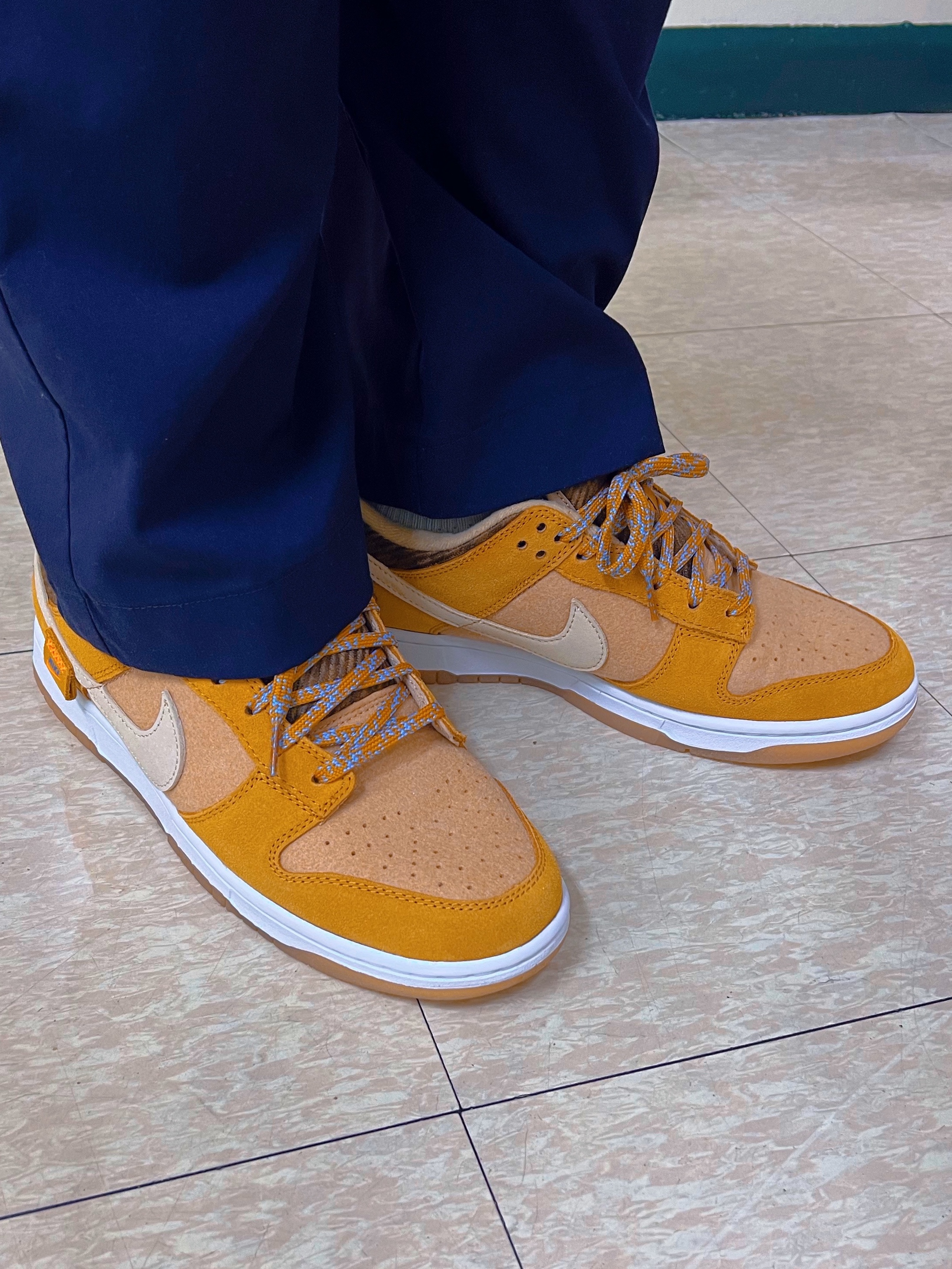 Nike Dunk Low SE Praline Desert Ochre 착용 스타일 - 1