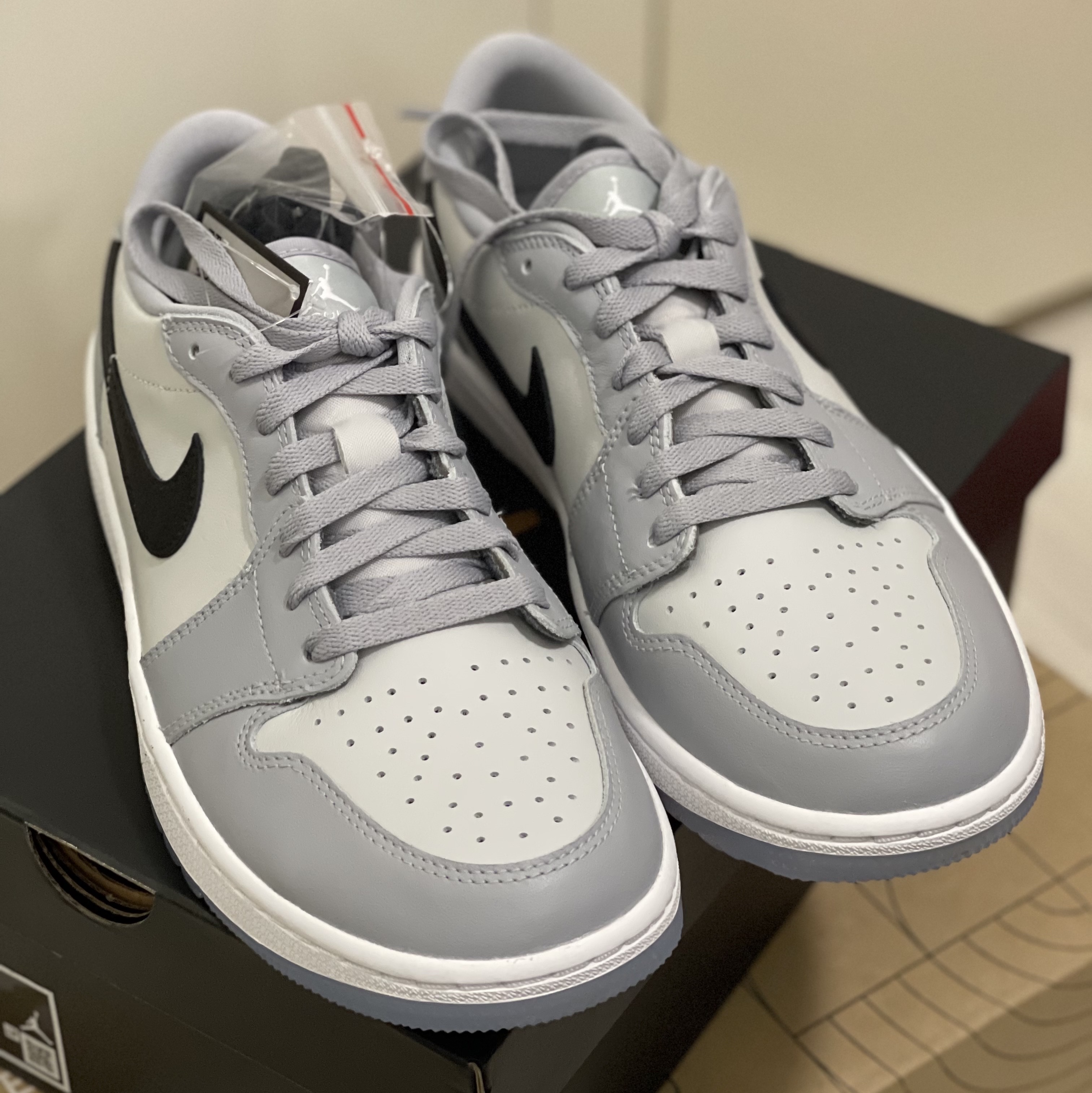 Jordan 1 Low Golf Wolf Grey 착용 스타일 - 1