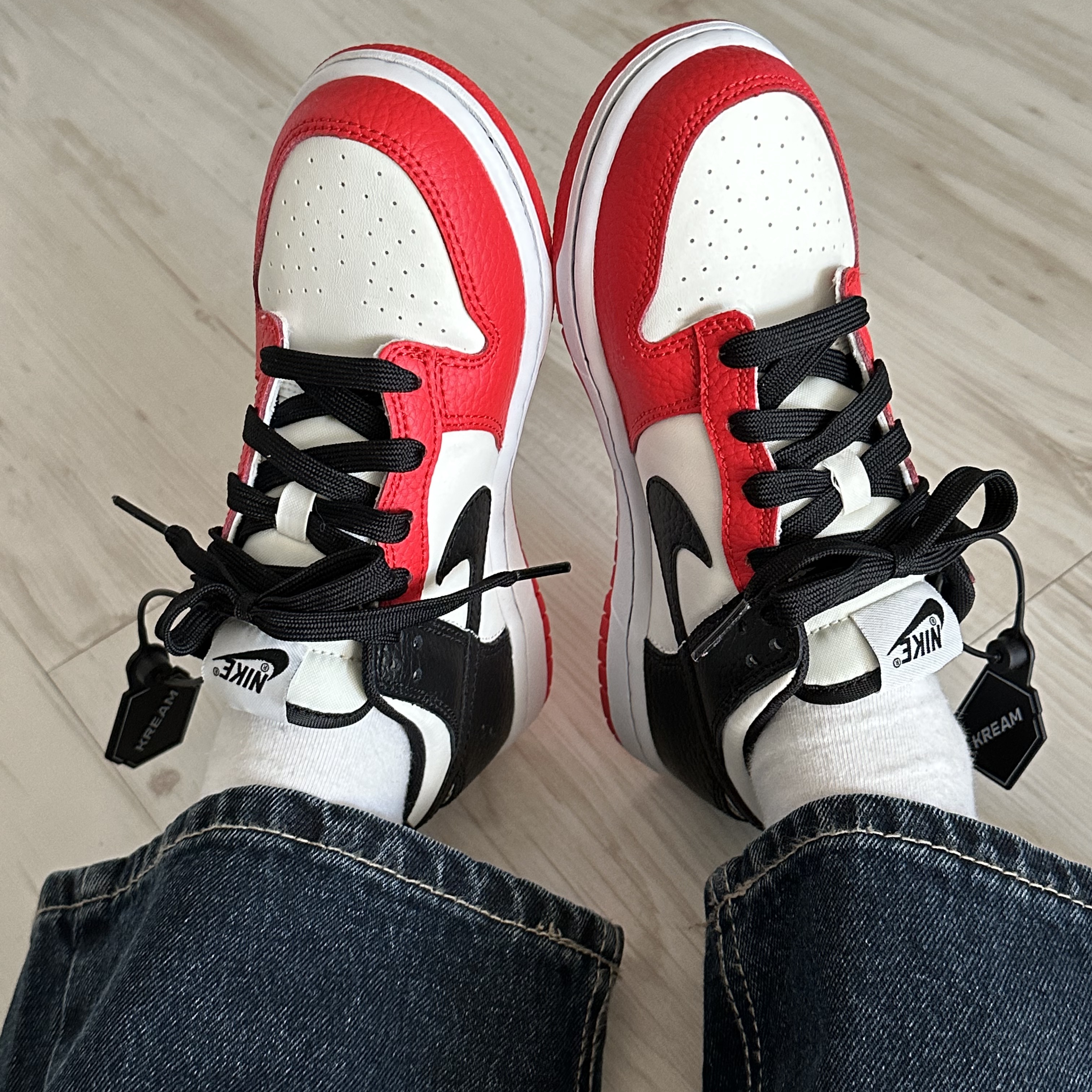 (PS) Nike x NBA Dunk Low Black and Chile Red 착용 스타일