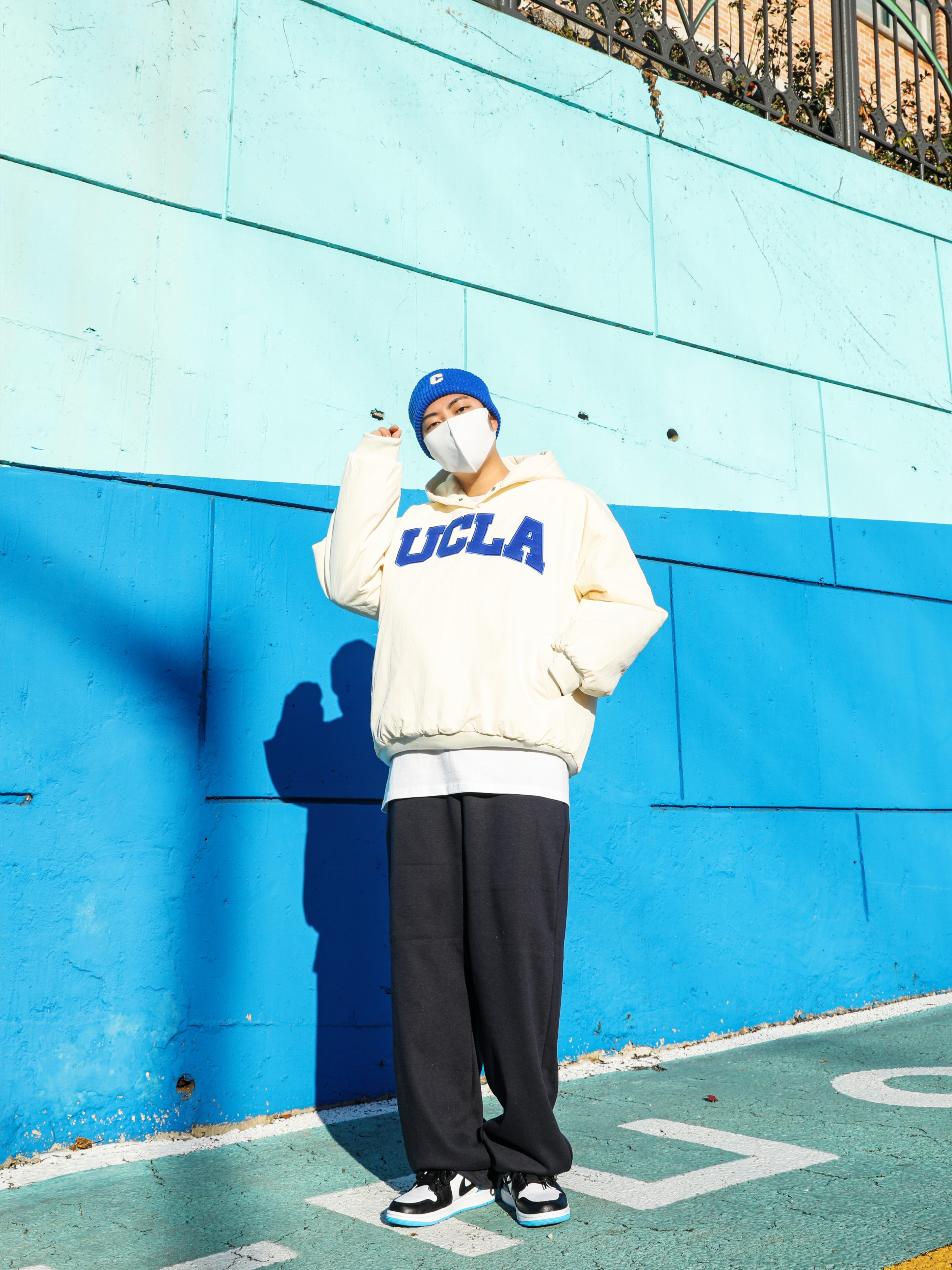 Jordan 1 x Travis Scott x Fragment Retro Low OG SP Military Blue 착용 스타일 - 1