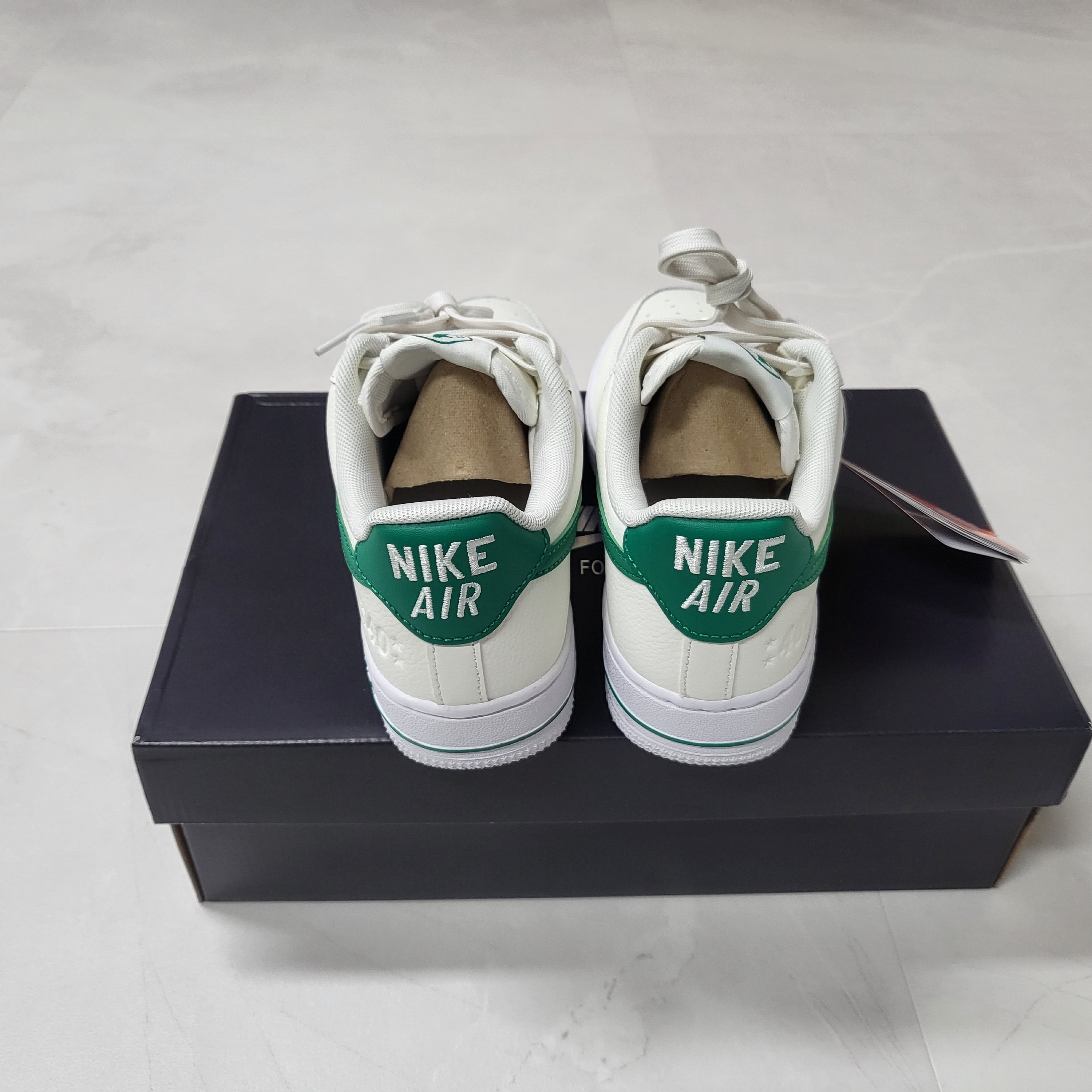 (W) Nike Air Force 1 '07 SE 40th Anniversary Join Forces Sail Malachite 착용 스타일 - 3