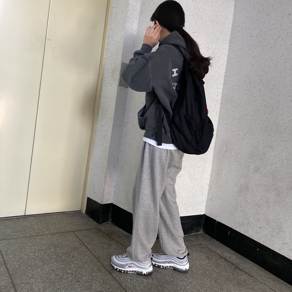 IAB Studio Pigment Hoodie & Sack Black, (W) Nike Air Max 97 OG Silver Bullet 2022 착용 스타일
