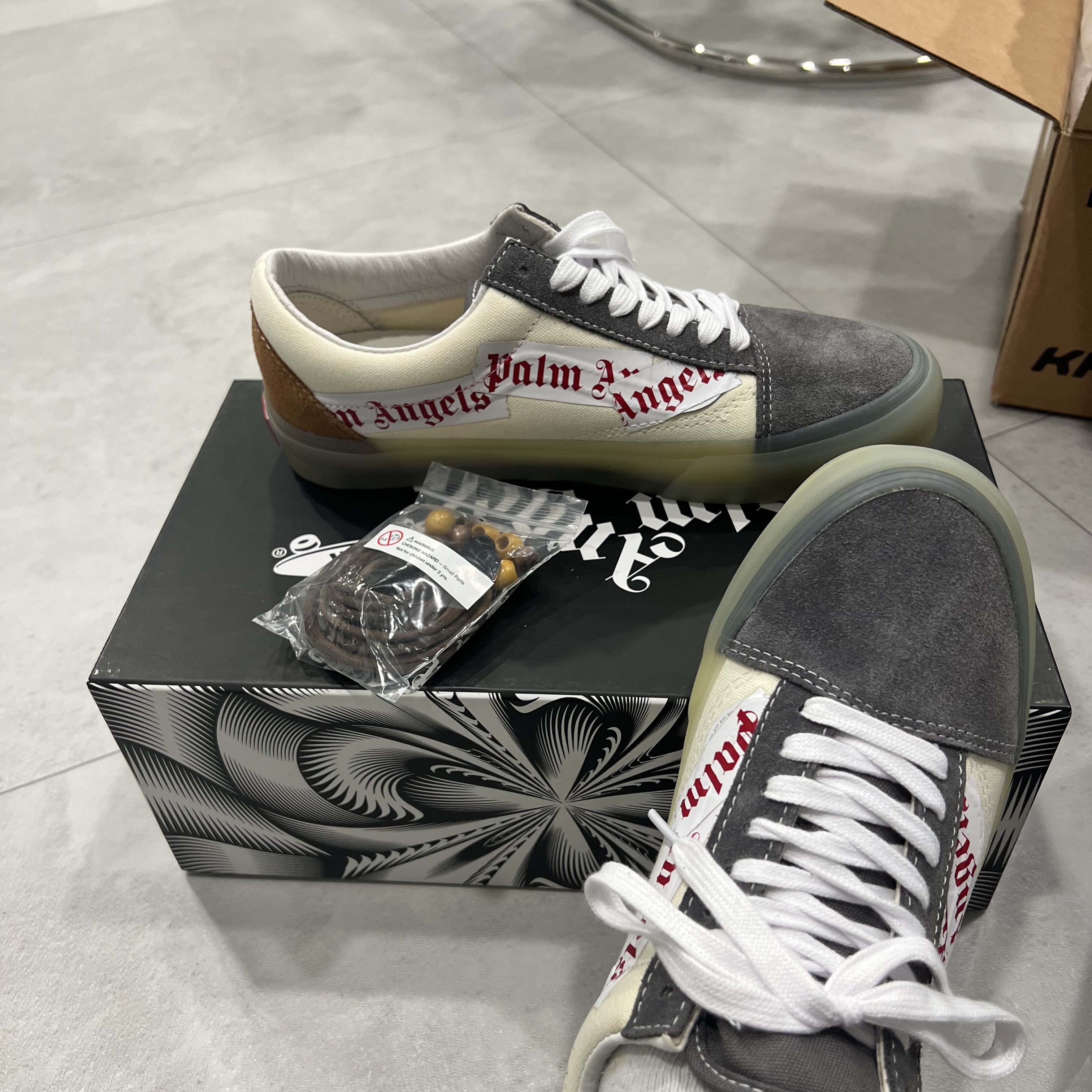 Vans Vault x Palm Angels Old Skool VLT LX Pewter 착용 스타일 - 5