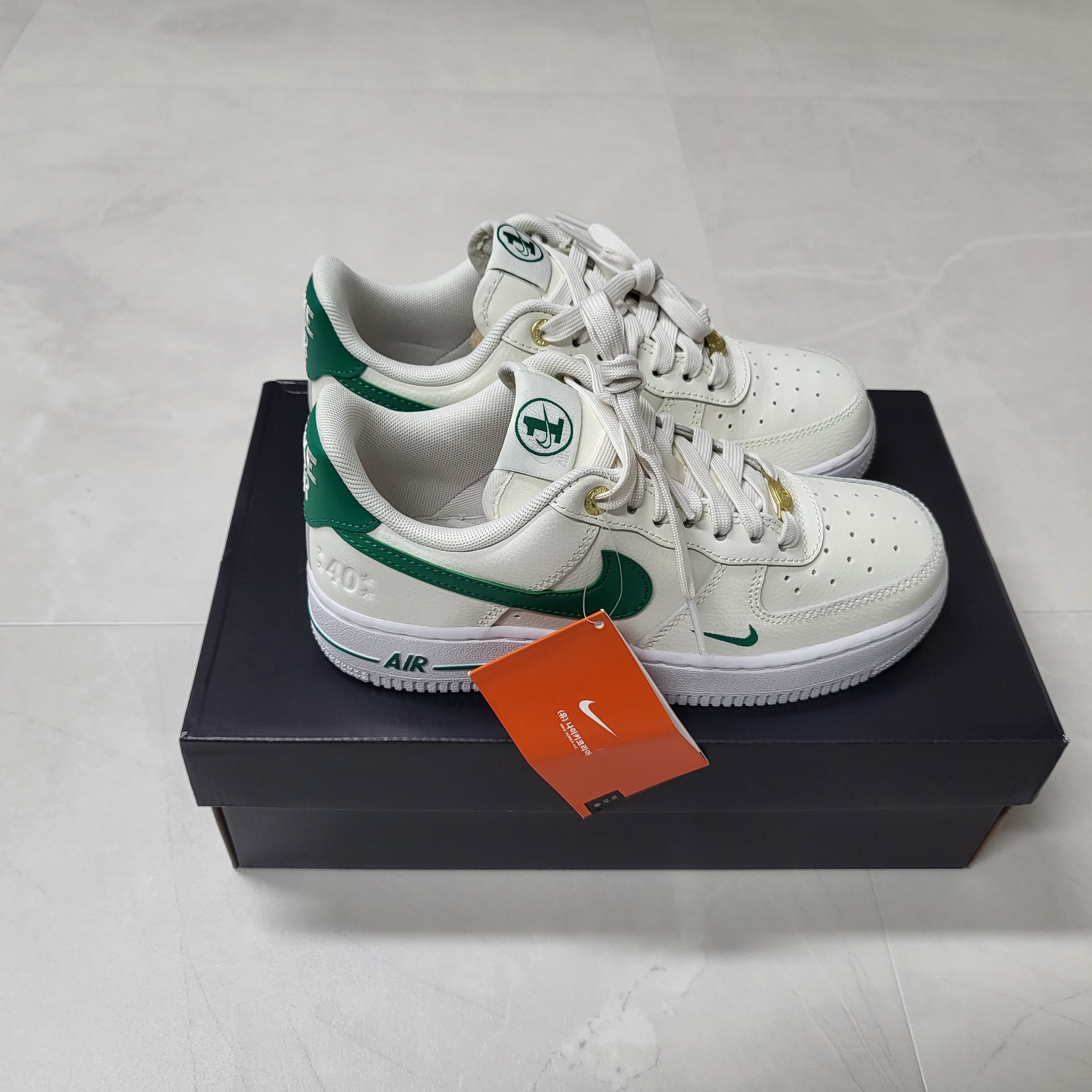 (W) Nike Air Force 1 '07 SE 40th Anniversary Join Forces Sail Malachite 착용 스타일 - 1
