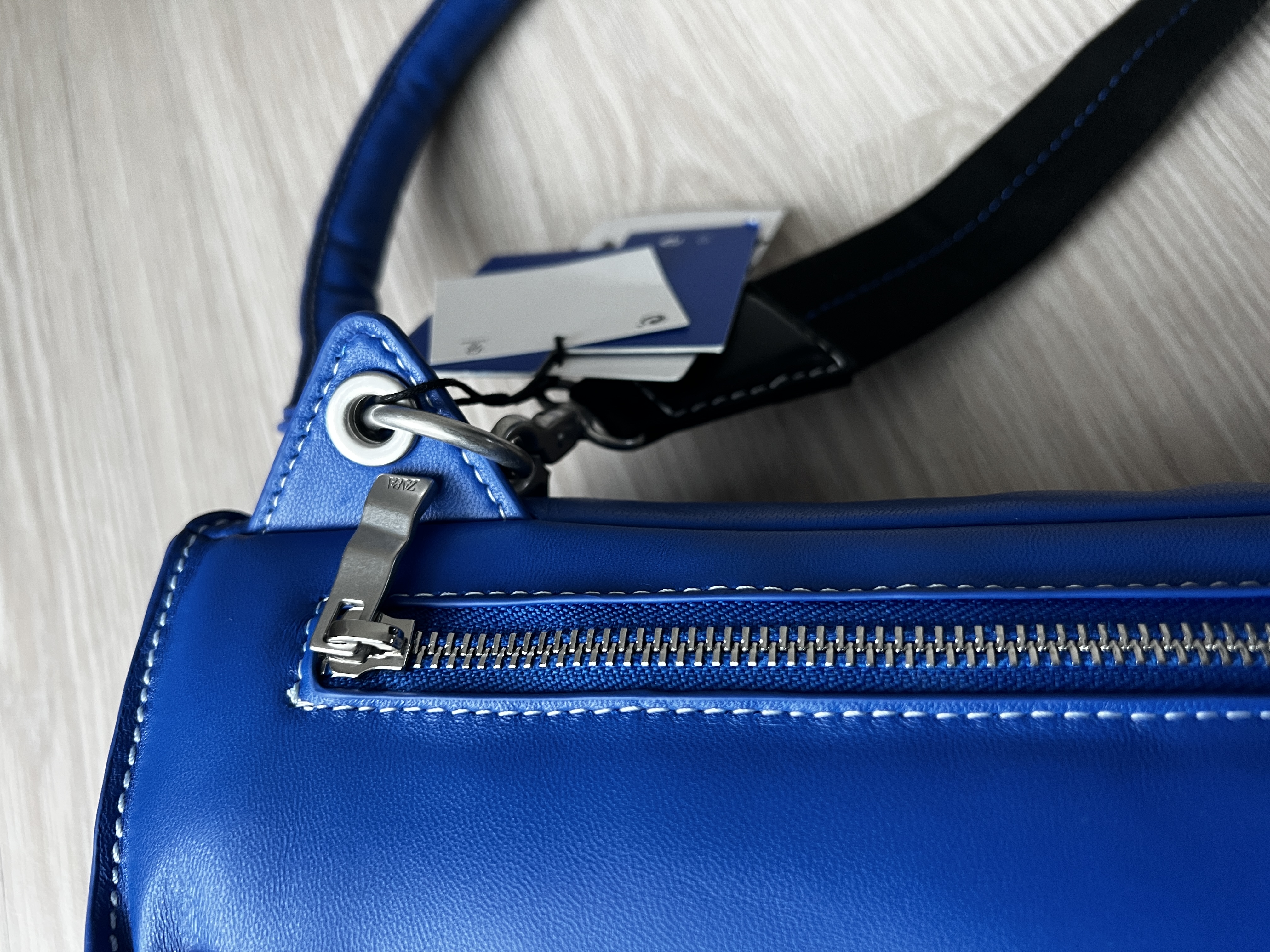 Ader Error x Zara Leather Shoulder Bag Blue 착용 스타일 - 3