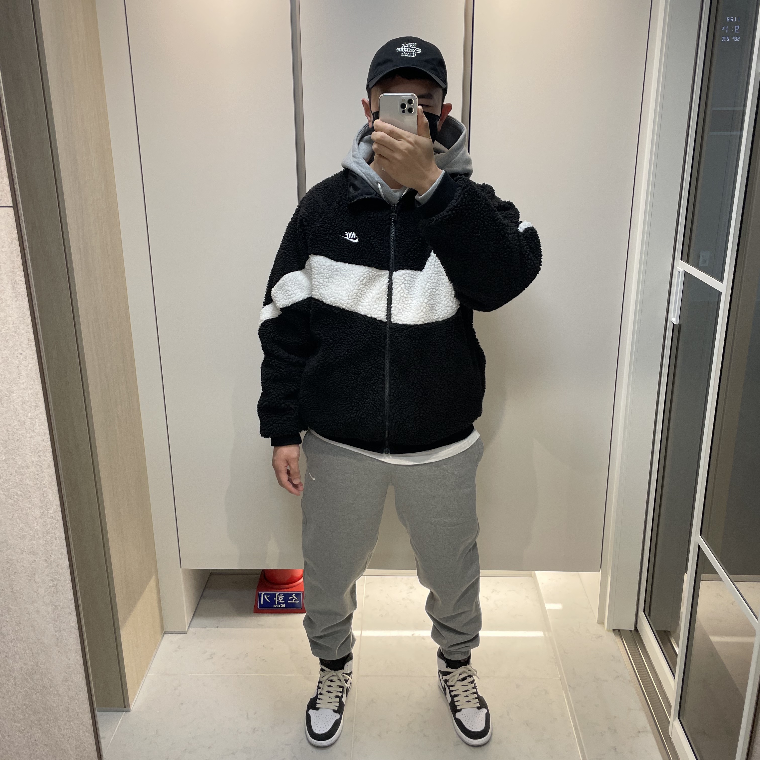 Nike Big Swoosh Full Zip Jacket Black Sail, Nike NRG Solo Swoosh Fleece Pants Dark Grey Heather - US/EU 착용 스타일