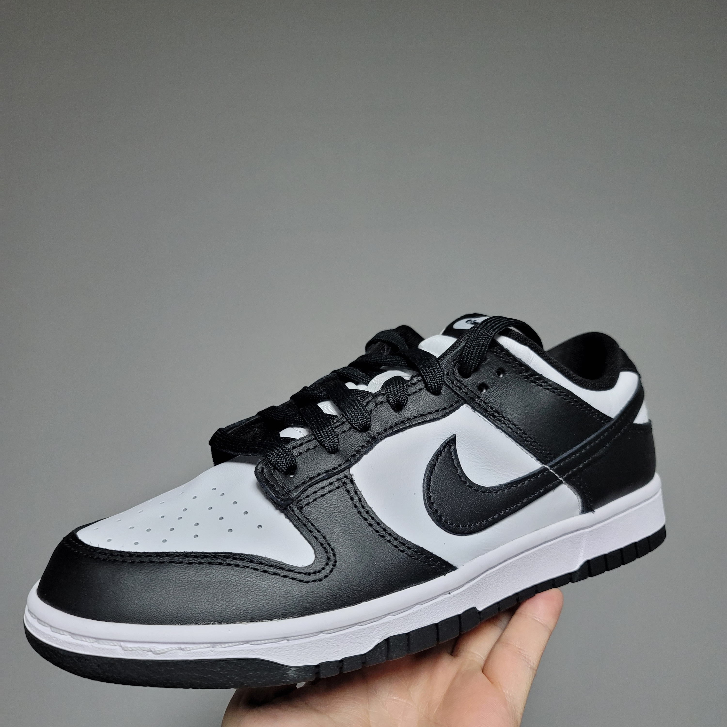 Nike Dunk Low Retro Black 착용 스타일 - 1