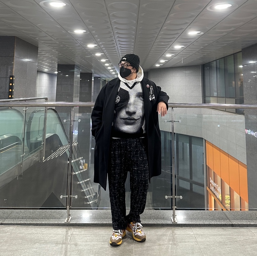 Asics x Andersson Bell Gel-1090 White Orange, Stussy Photo Jacquard Vest Black 착용 스타일 - 1