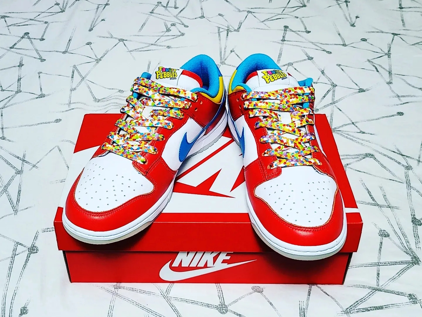 Nike x LeBron James x Fruity Pebbles Dunk Low QS Habanero Red 착용 스타일 - 3