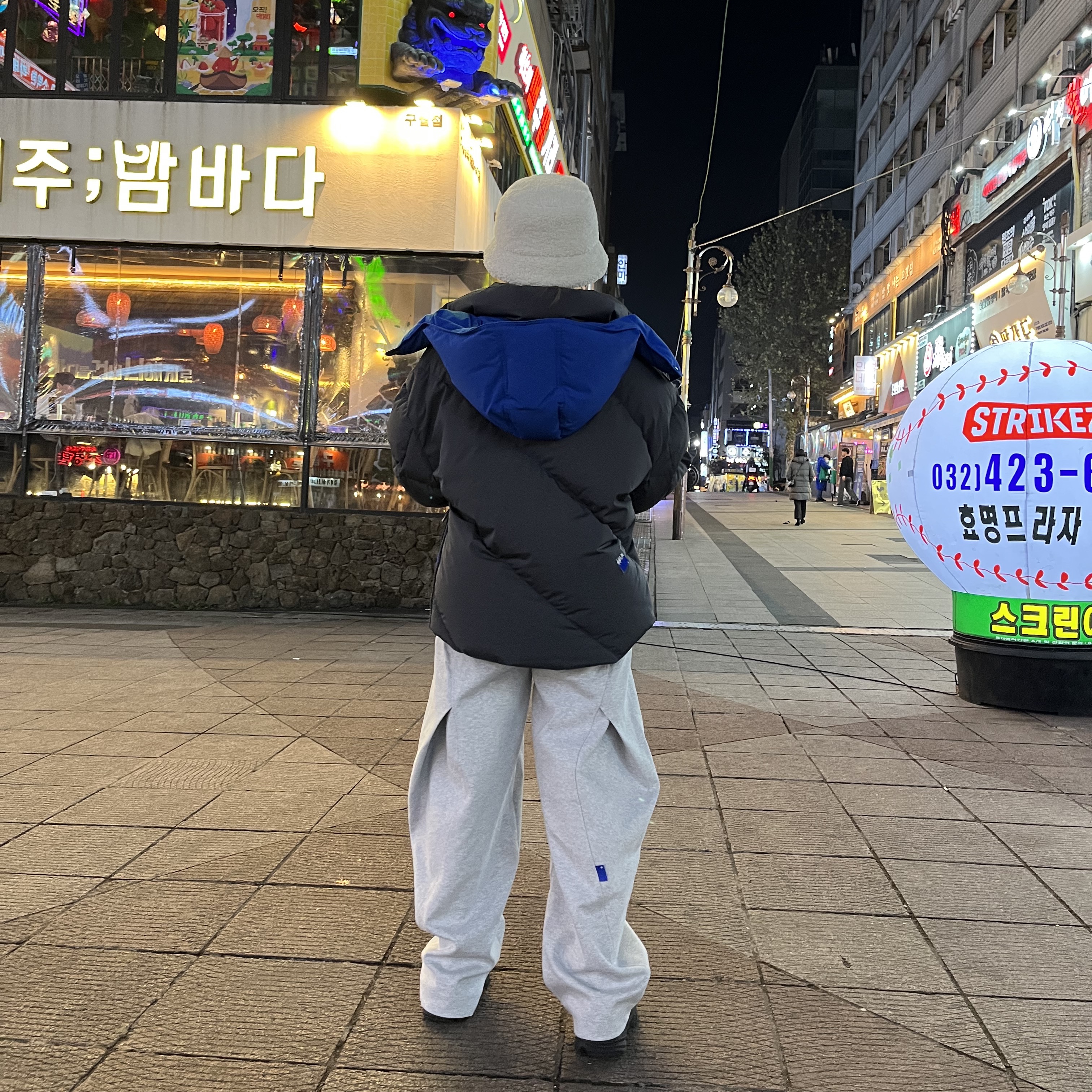 Zara x Ader Error Oversize Puffer Jacket Grey, Zara x Ader Error Jogger Pants Grey 착용 스타일 - 1