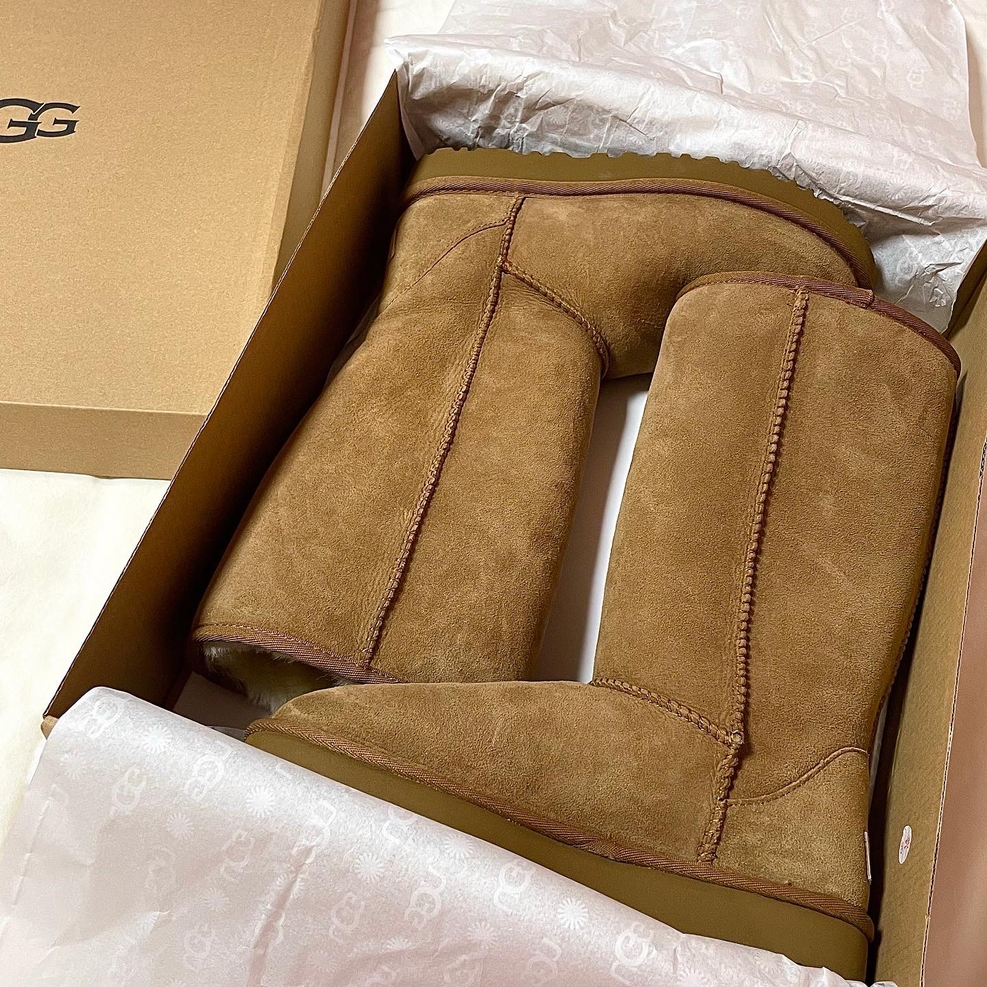 (W) UGG Classic Tall II Boots Chestnut 착용 스타일 - 1