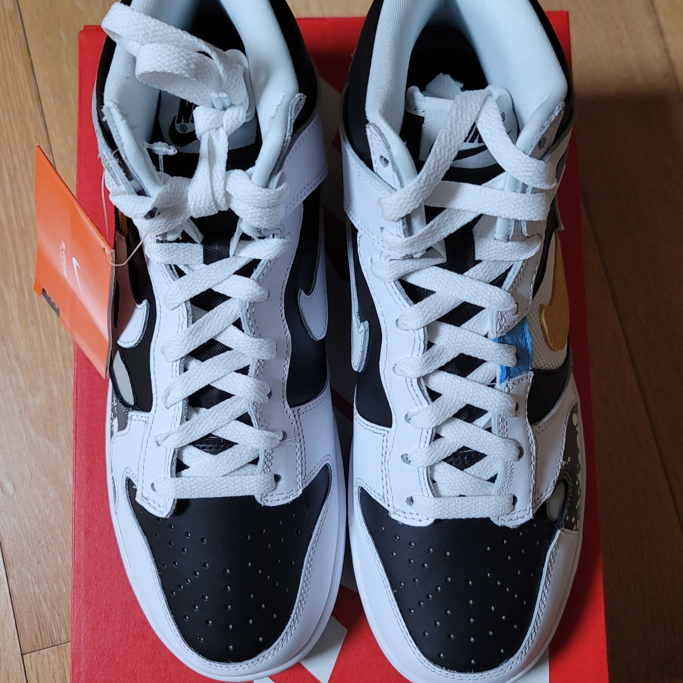 (W) Nike Dunk High LX White and Black 착용 스타일 - 2